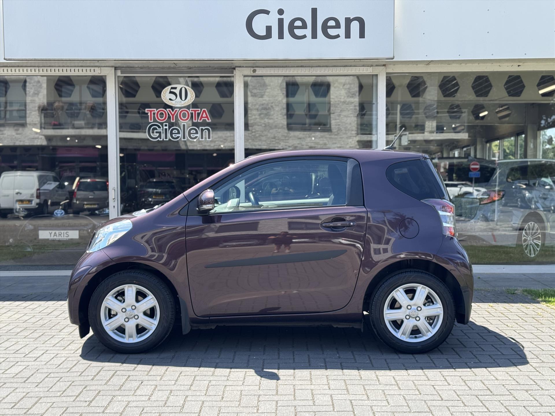 Toyota iQ 1.0 VVT-i Comfort | 2e eigenaar, Lichtmetalen velgen, Airconditioning, Centrale deurvergrendeling, Radio/CD-Speler, Weinig KM 45810611-3.jpg | Autobedrijf Gielen