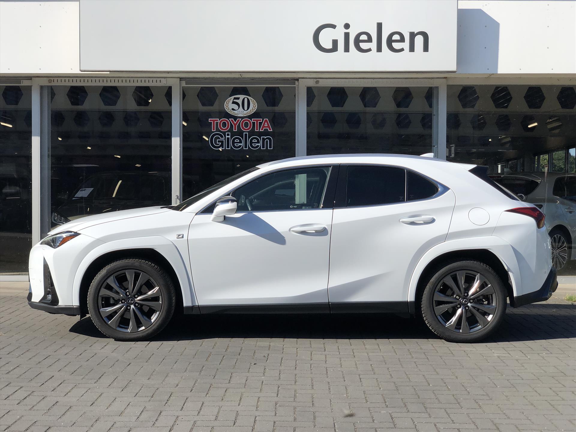 Lexus UX 250h F Sport Line | Facelift, Head up display, Blind Spot, 18 inch, Parkeersensoren, Stoel + Stuurverwarming, Groot scherm 45887464-1.jpg | Autobedrijf Gielen