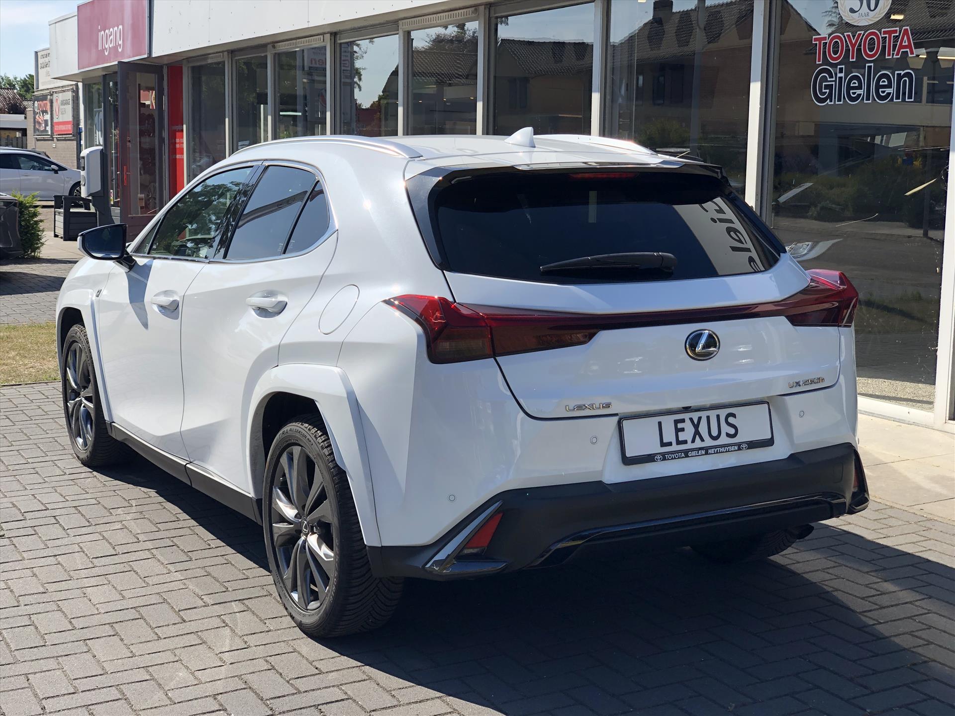 Lexus UX 250h F Sport Line | Facelift, Head up display, Blind Spot, 18 inch, Parkeersensoren, Stoel + Stuurverwarming, Groot scherm 45887464-2.jpg | Autobedrijf Gielen
