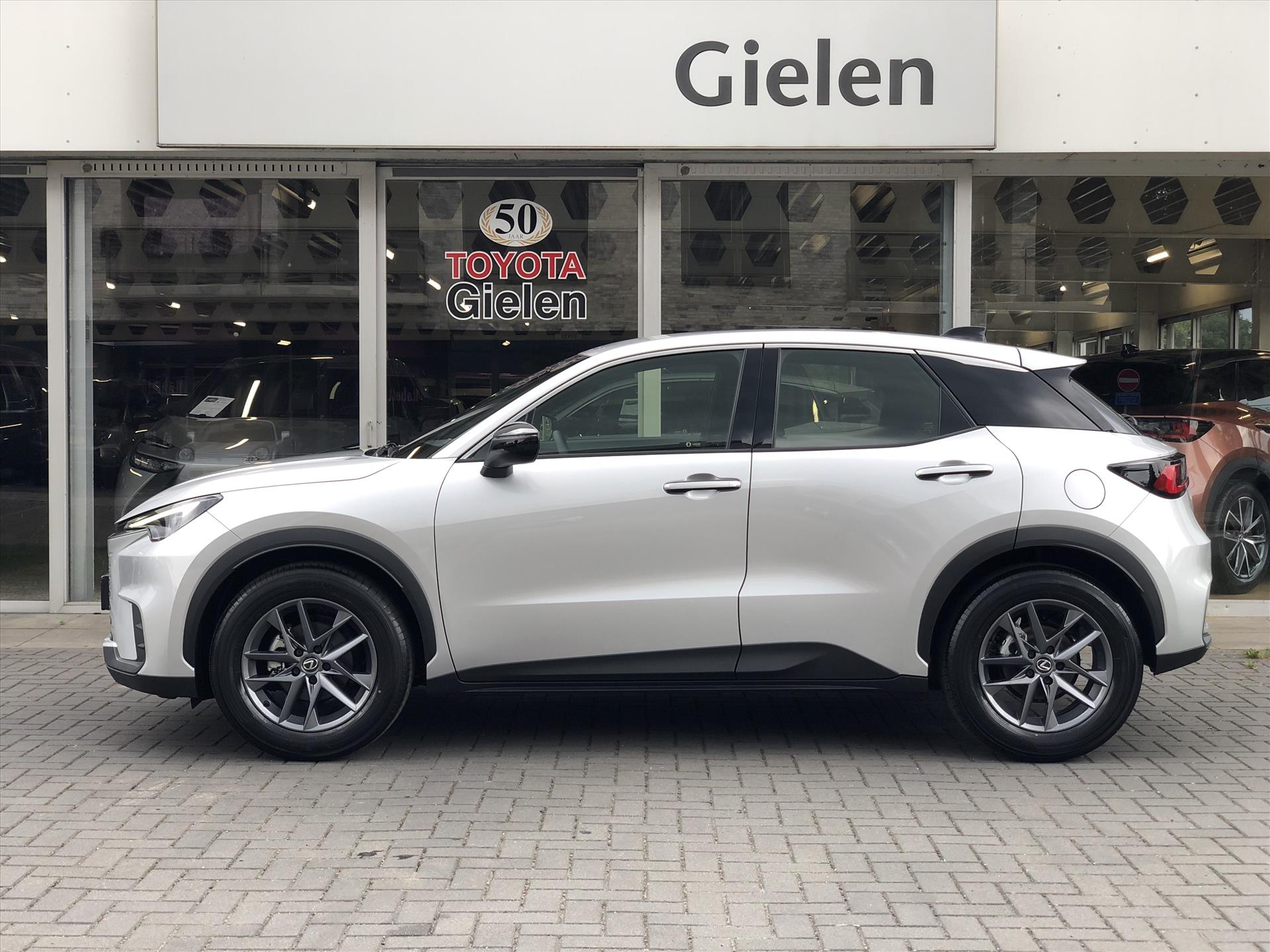 Lexus LBX 1.5 Comfort & Safety Pack | Dodehoekherkenning, Parkeersensoren, Keyless, Stoelverwarming 46067005-3.jpg | Autobedrijf Gielen