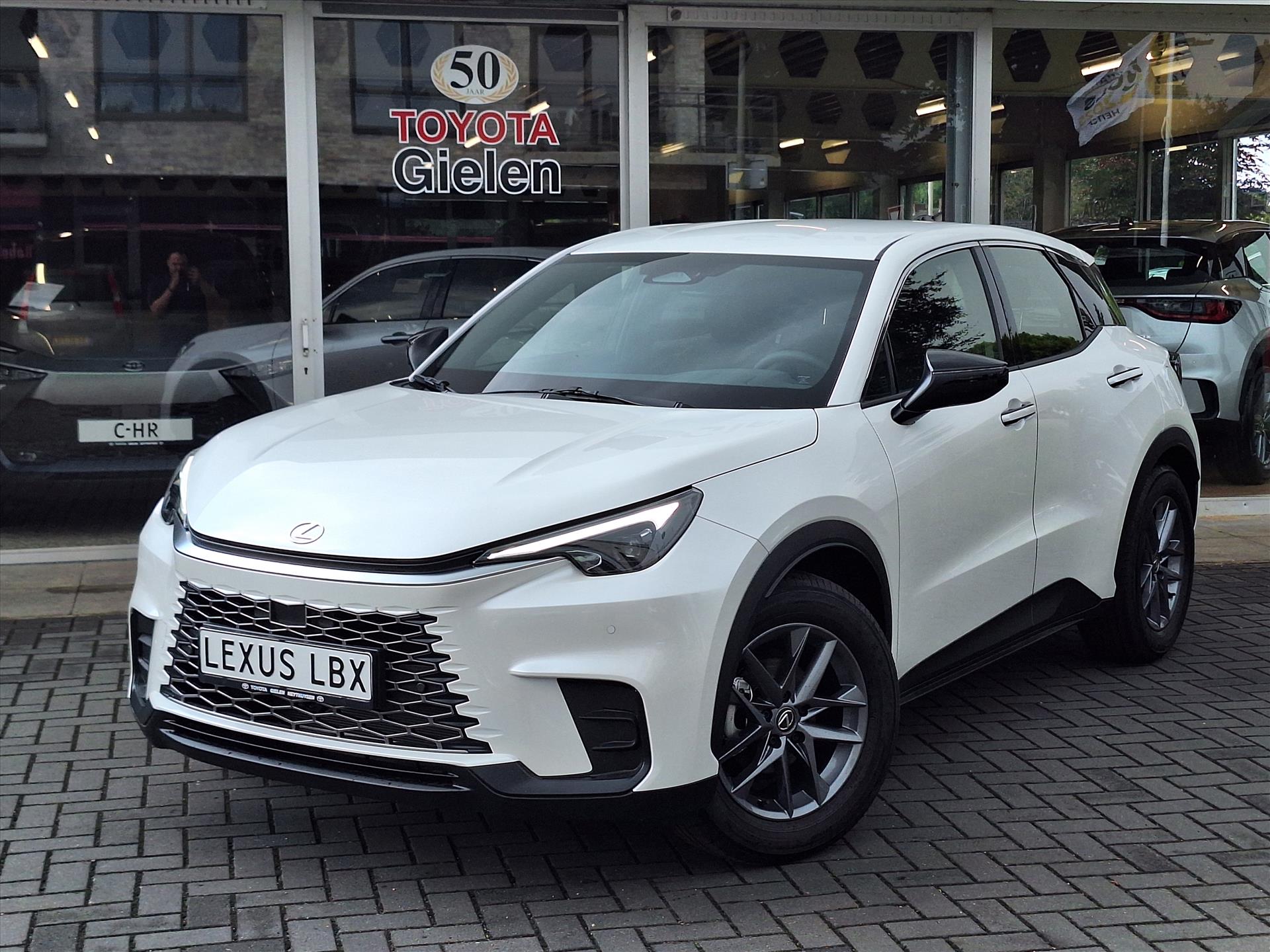 Lexus LBX 1.5 Comfort & Safety Pack | Dodehoekherkenning, Parkeersensoren, Keyless, Stoelverwarming 46067006-1.jpg | Autobedrijf Gielen