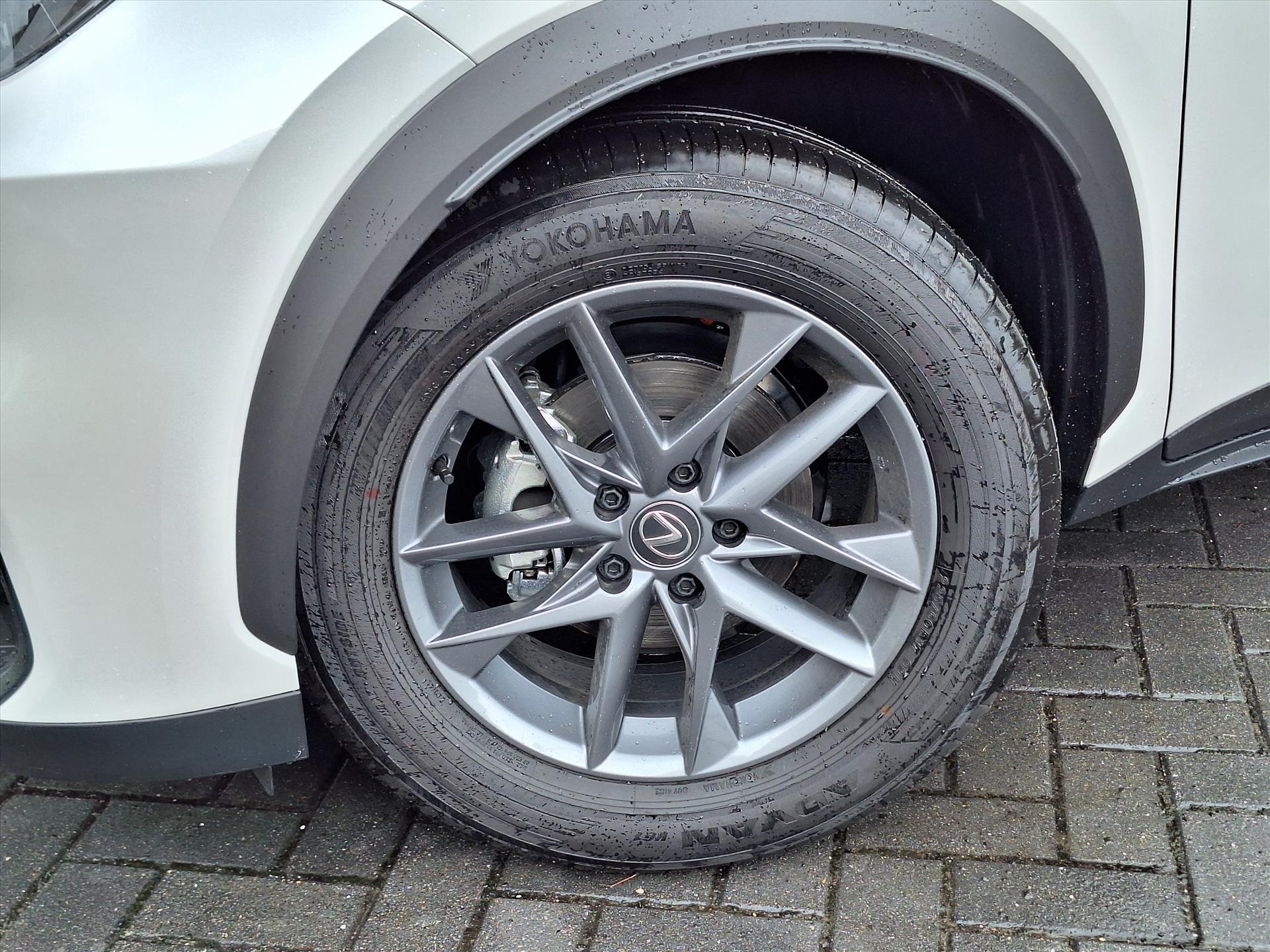 Lexus LBX 1.5 Comfort & Safety Pack | Dodehoekherkenning, Parkeersensoren, Keyless, Stoelverwarming 46067006-3.jpg | Autobedrijf Gielen