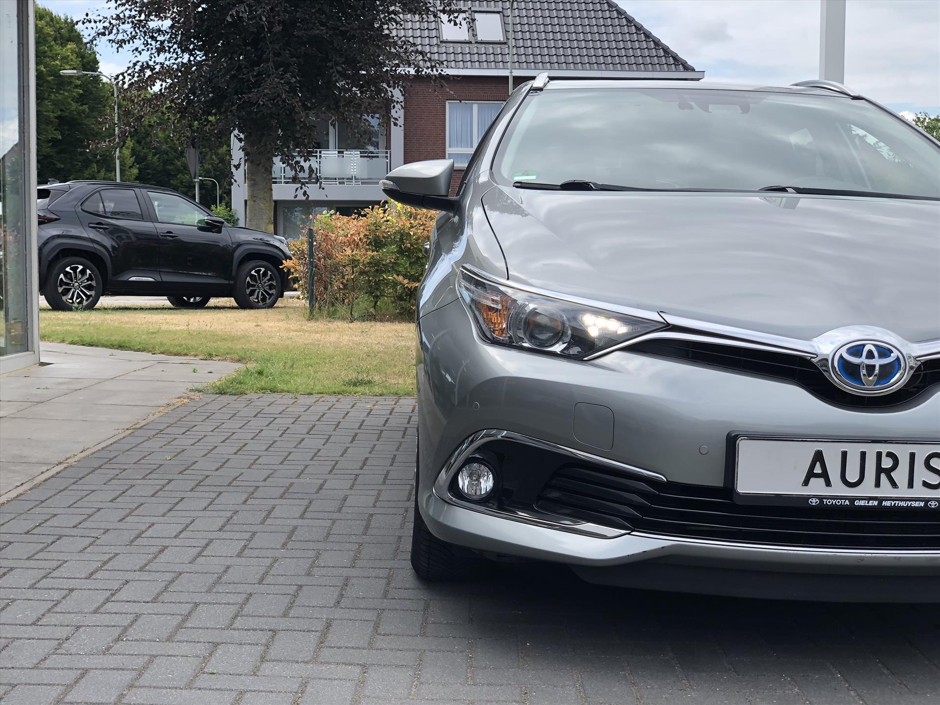 Toyota Auris Touring Sports 1.8 Hybrid Executive | Trekhaak, Navigatie, Parkeersensoren, Keyless, Stoelverwarming, Facelift 46117252-4.jpg | Autobedrijf Gielen