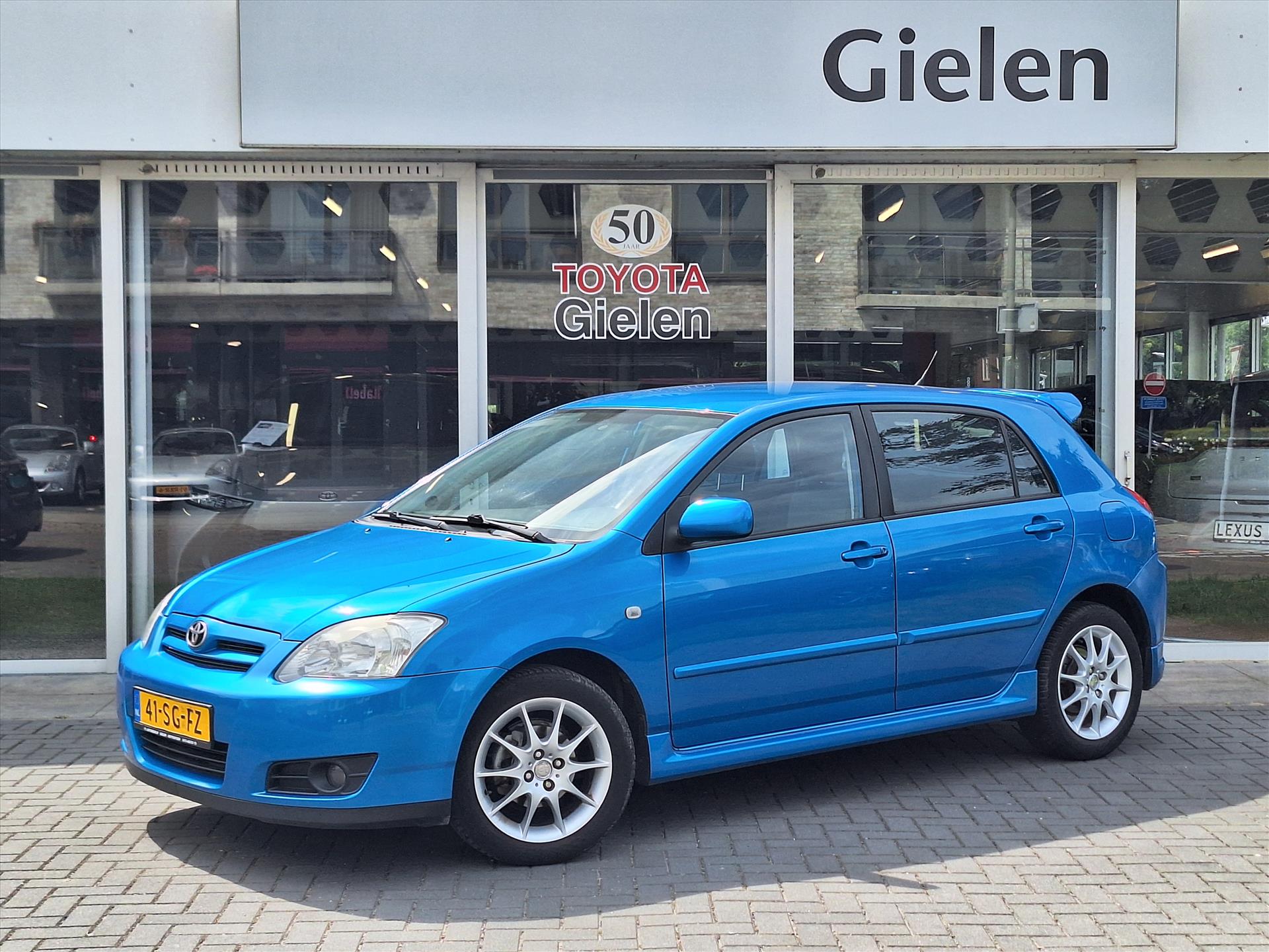 Toyota Corolla 1.6 VVT-I Anniversary | Cruise Control, Spoiler, Lichtmetalen velgen, Climate Control, Nieuw geleverd! 46155903-0.jpg | Autobedrijf Gielen