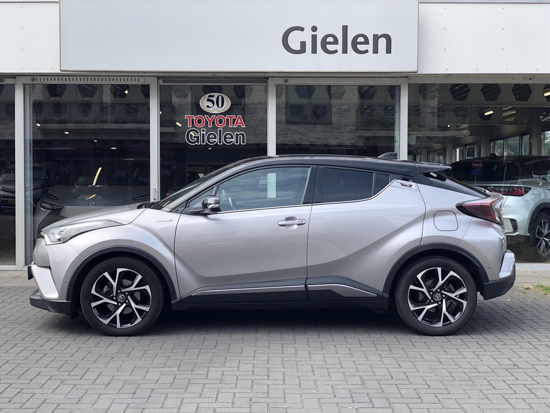Toyota C-HR 1.8 Hybrid Style Bi-Tone | Trekhaak, JBL, LED Pakket, Navigatie, Dodehoekherkenning, Parkeersensoren, Stoel + Stuurverwarming 46174243-2.jpg | Autobedrijf Gielen