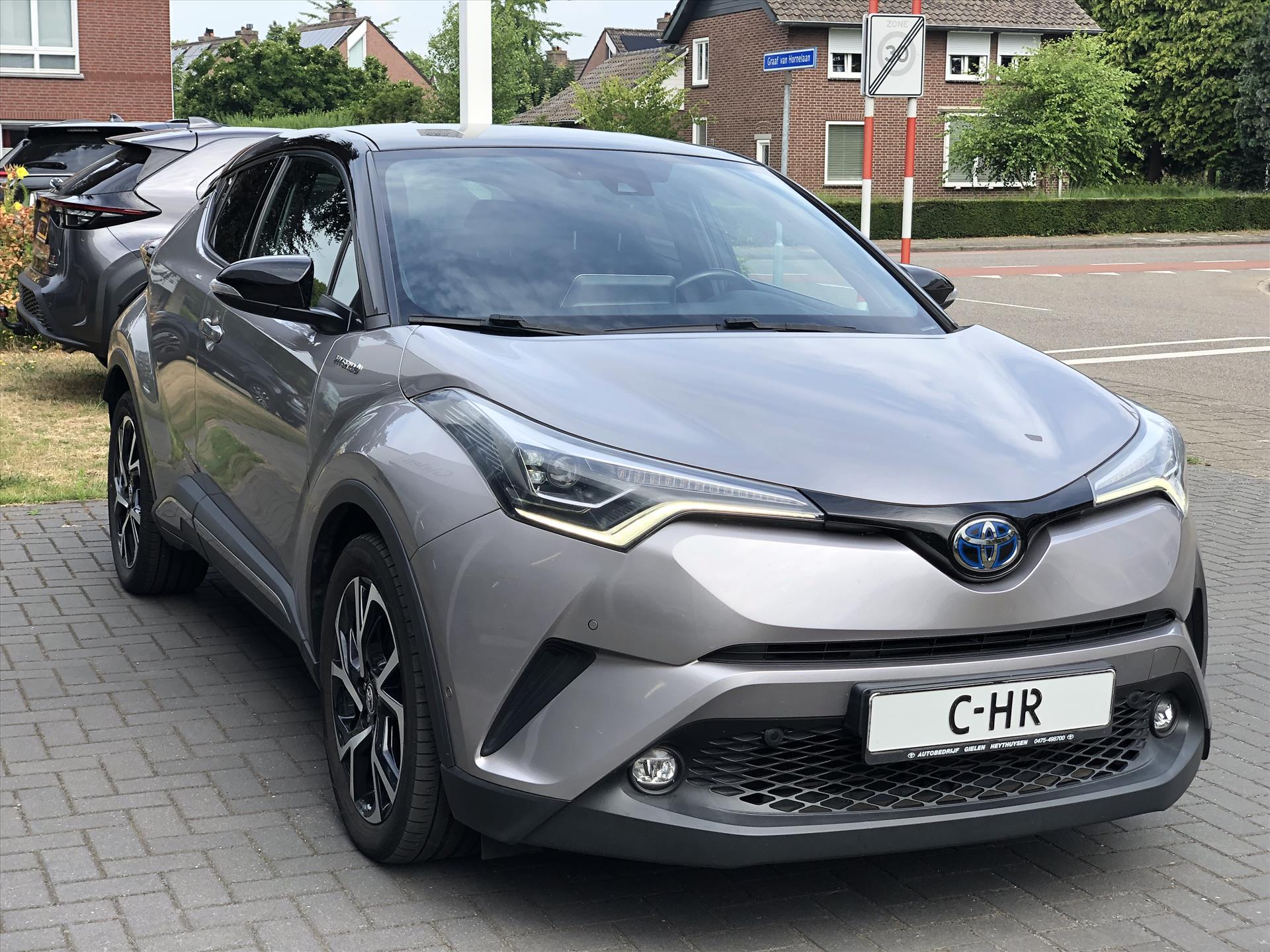 Toyota C-HR 1.8 Hybrid Style Bi-Tone | Trekhaak, JBL, LED Pakket, Navigatie, Dodehoekherkenning, Parkeersensoren, Stoel + Stuurverwarming 46174243-3.jpg | Autobedrijf Gielen