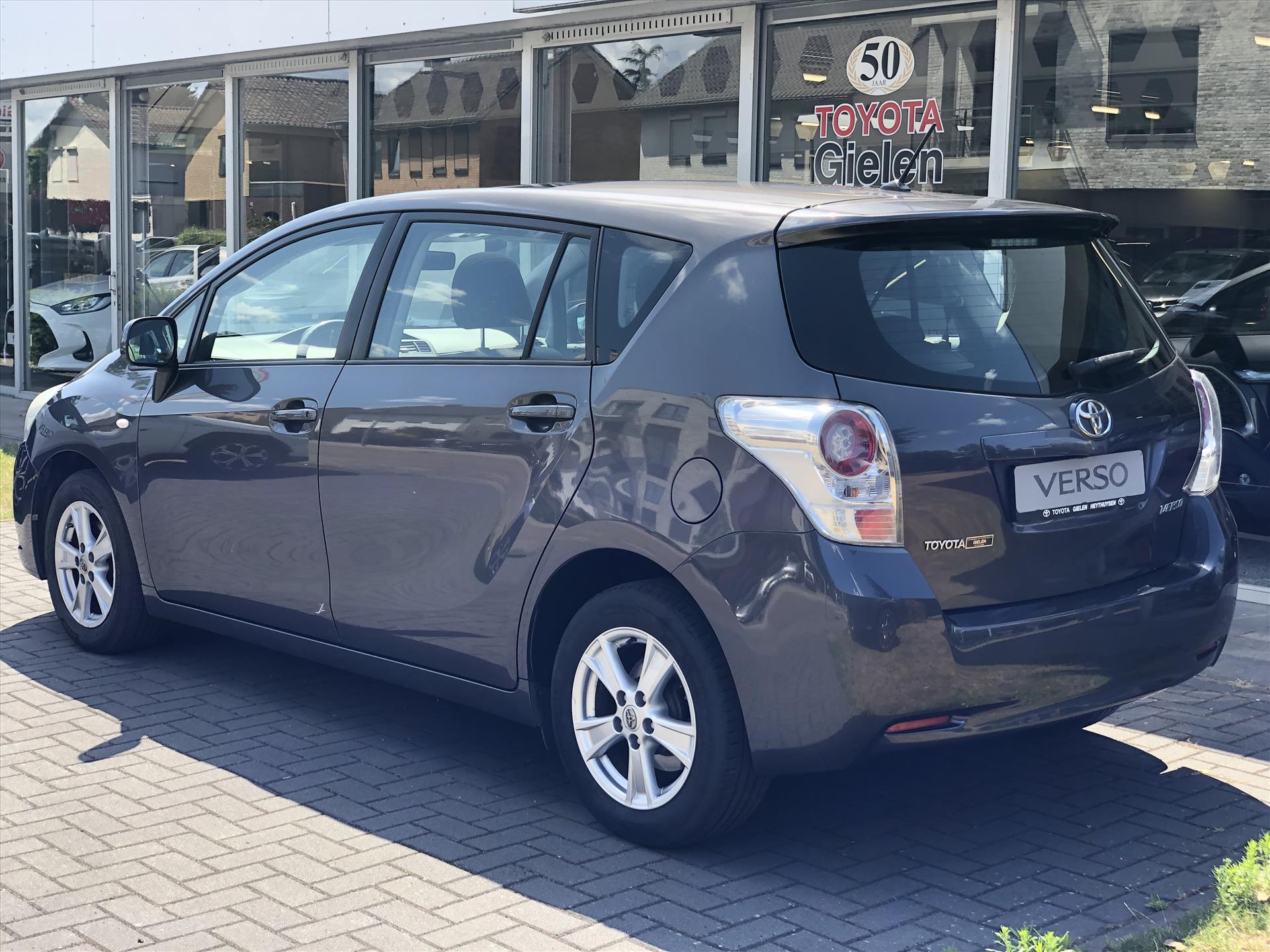 Toyota Verso 1.6 VVT-i 132pk Comfort Plus | Panoramadak, Airconditioning, Lichtmetalen velgen, Elektrische ramen 46203538-4.jpg | Autobedrijf Gielen