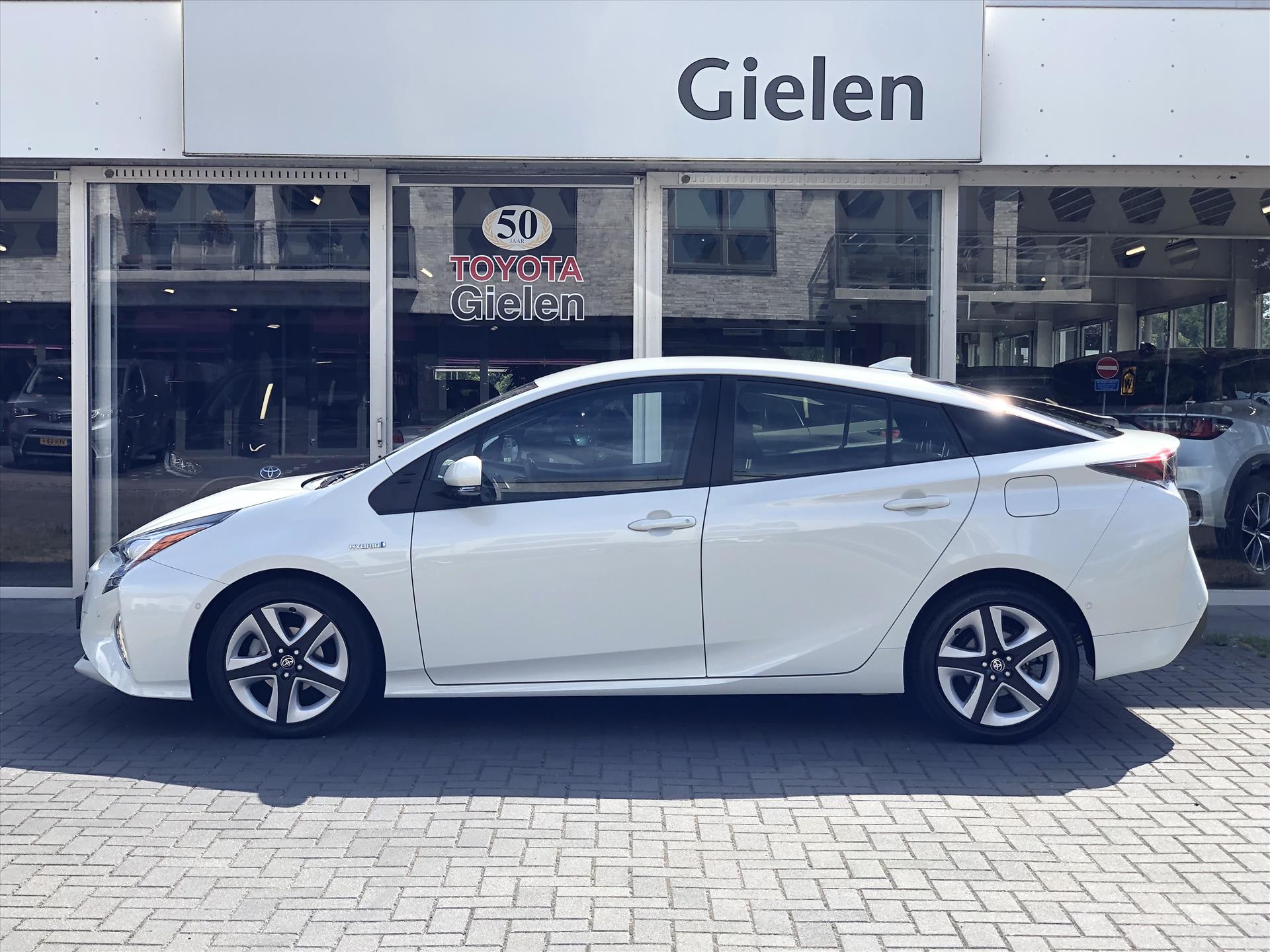 Toyota Prius 1.8 Full Hybrid Dynamic Plus | JBL, Navigatie, Parkeersensoren, Dodehoekherkenning, Head up display, Stoelverwarming 46217270-3.jpg | Autobedrijf Gielen