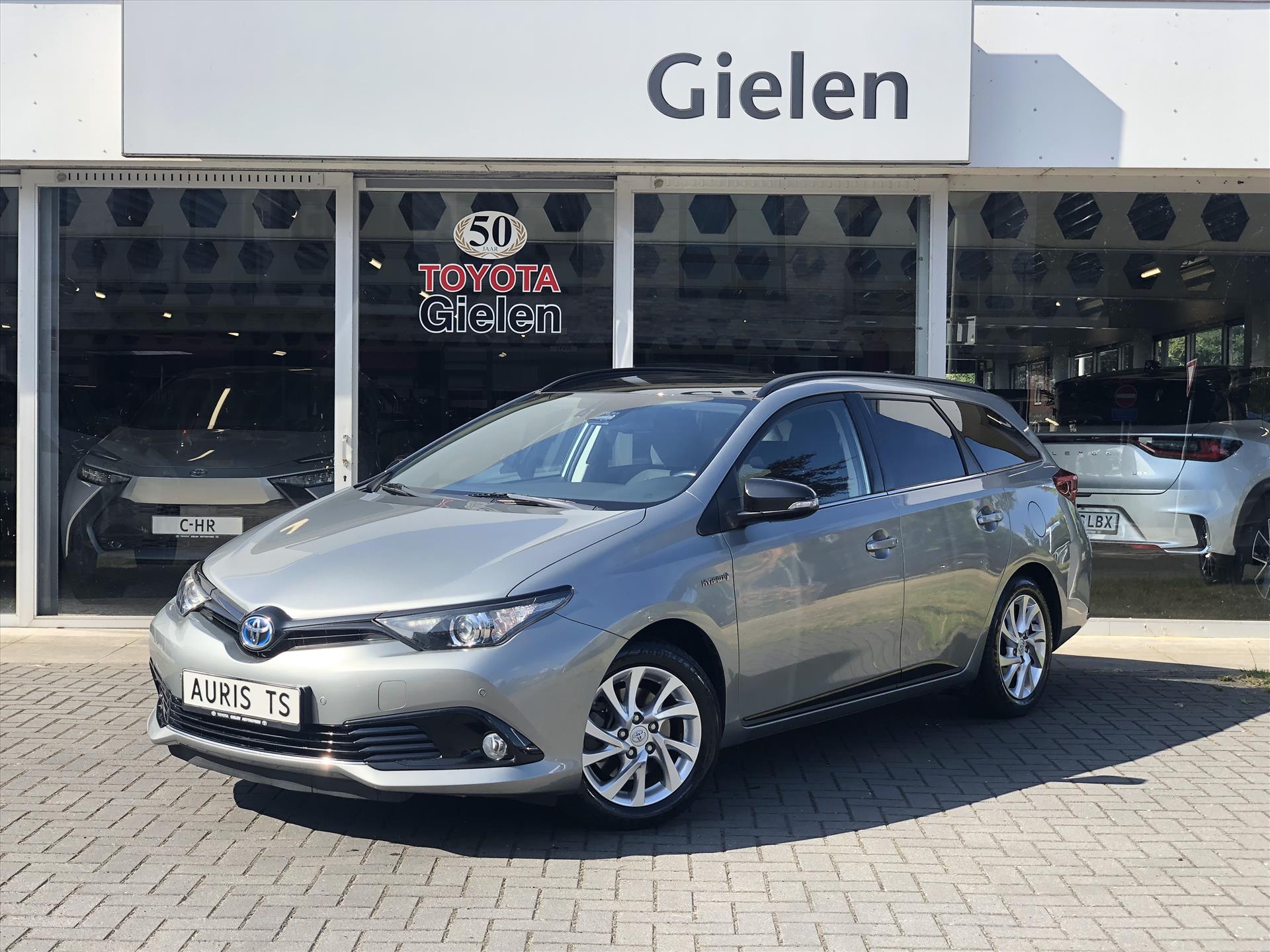 Toyota Auris Touring Sports 1.8 Hybrid Black Edition Go | Trekhaak, Parkeersensoren, Navigatie, Keyless, Safety Sense, Camera 46224345-0.jpg | Autobedrijf Gielen