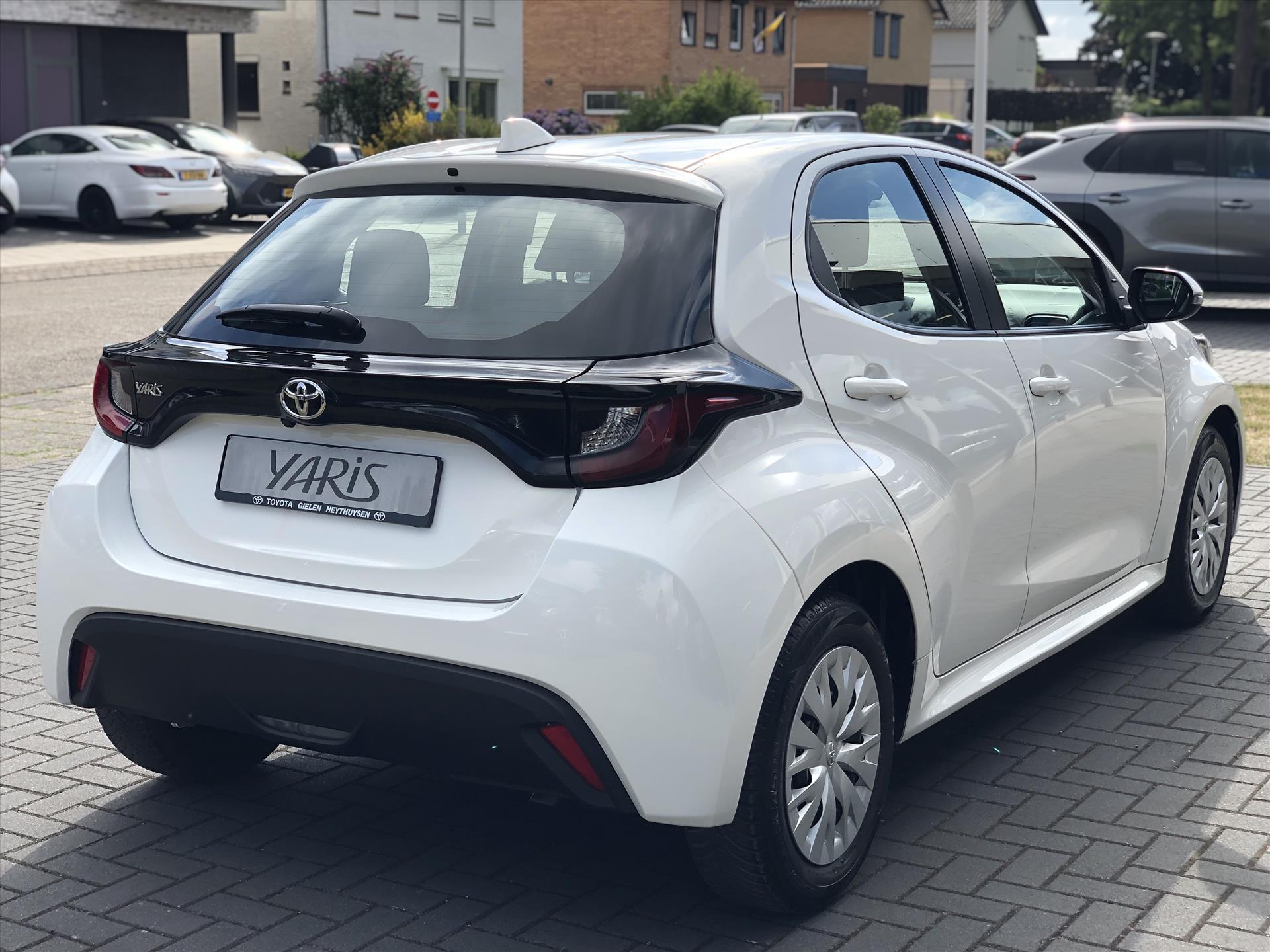 Toyota Yaris 1.0 VVT-i Active | Apple Carplay/Android auto, Licht en regensensor, Airco, Adaptive cruise control 46297513-2.jpg | Autobedrijf Gielen