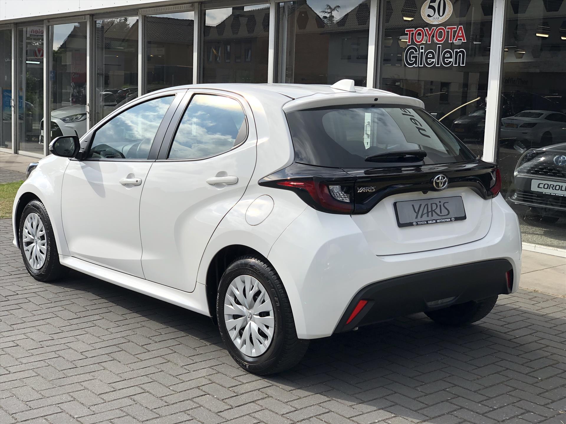 Toyota Yaris 1.0 VVT-i Active | Apple Carplay/Android auto, Licht en regensensor, Airco, Adaptive cruise control 46297513-3.jpg | Autobedrijf Gielen