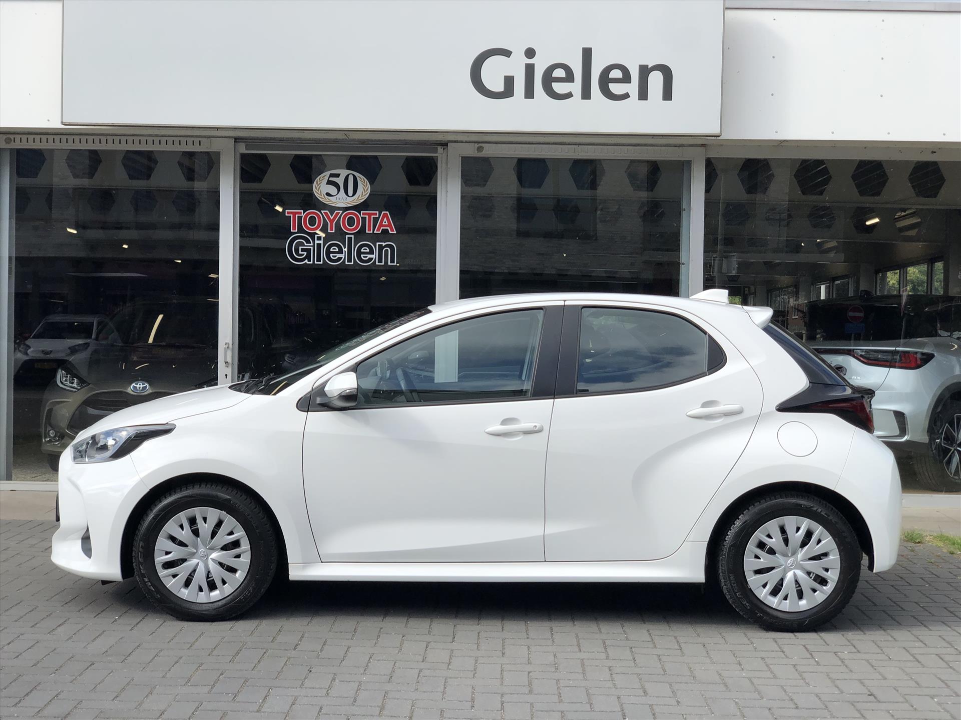 Toyota Yaris 1.0 VVT-i Active | Apple Carplay/Android auto, Licht en regensensor, Airco, Adaptive cruise control 46297513-4.jpg | Autobedrijf Gielen
