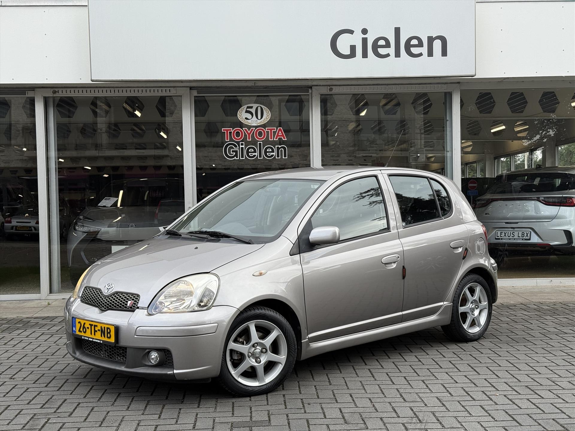 Toyota Yaris 1.5 VVTI T SPORT | Airconditioning, 5-Deurs, Lichtmetalen velgen, Elektrische ramen, Stuurbediening 46441251-0.jpg | Autobedrijf Gielen
