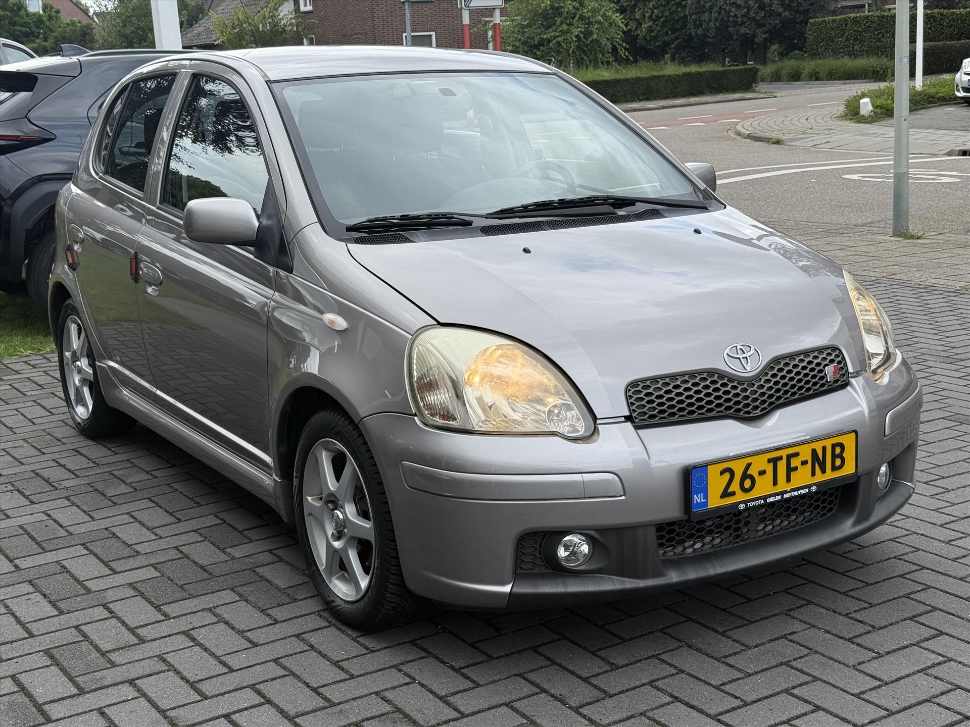Toyota Yaris 1.5 VVTI T SPORT | Airconditioning, 5-Deurs, Lichtmetalen velgen, Elektrische ramen, Stuurbediening 46441251-2.jpg | Autobedrijf Gielen