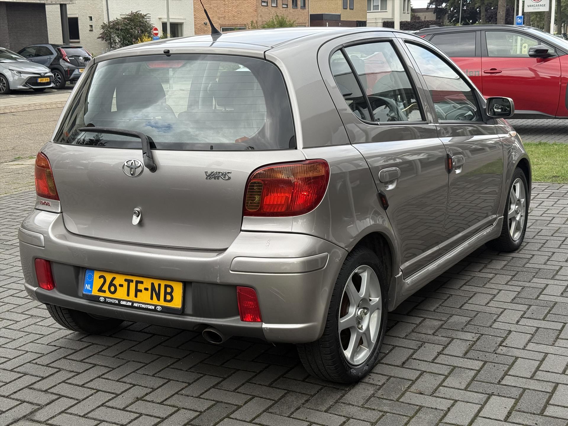 Toyota Yaris 1.5 VVTI T SPORT | Airconditioning, 5-Deurs, Lichtmetalen velgen, Elektrische ramen, Stuurbediening 46441251-3.jpg | Autobedrijf Gielen