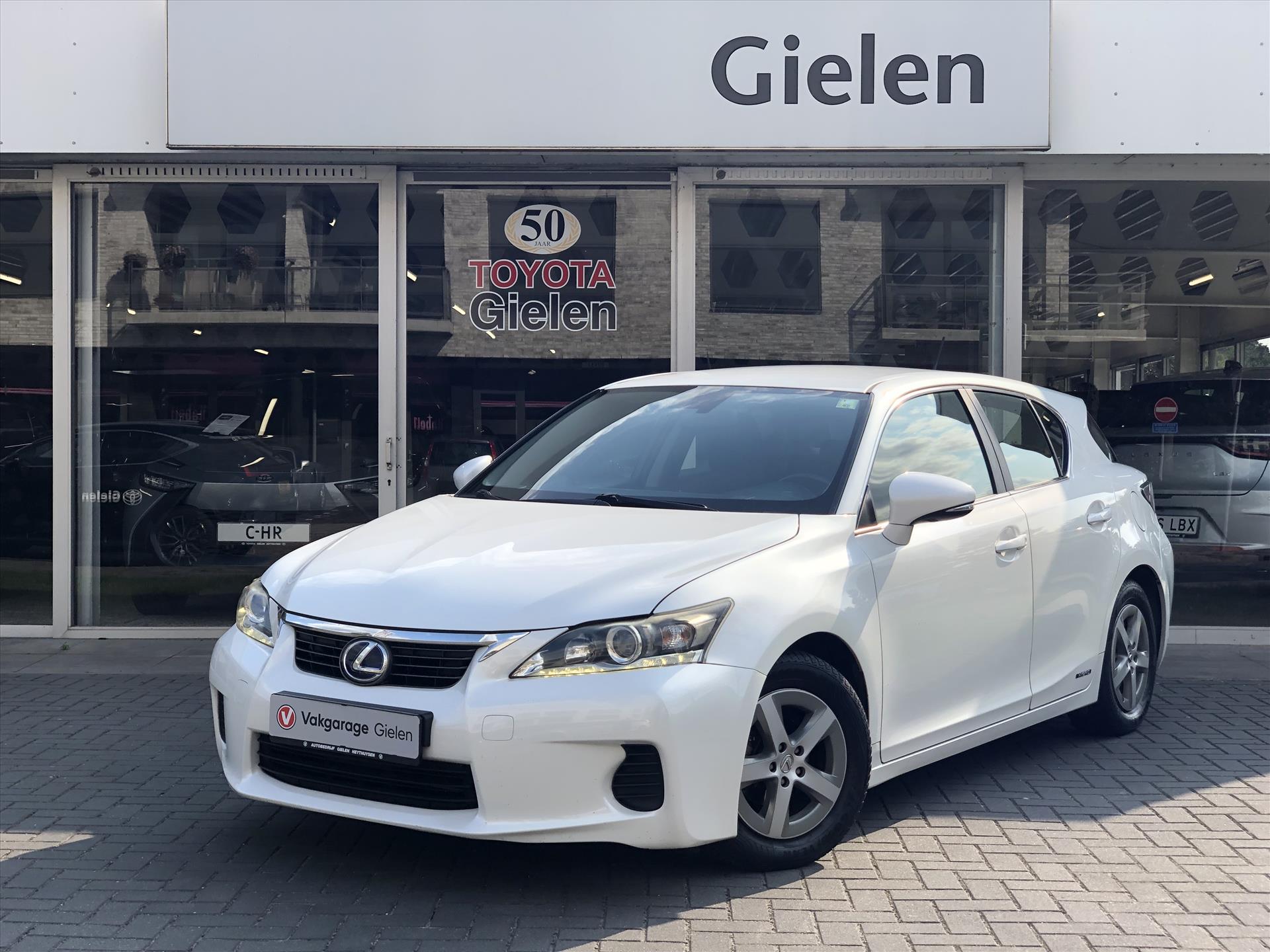 Lexus CT 200h Hybrid | Cruise control, Trekhaak, Lichtsensor, Lichtmetalen velgen, Climate control 46644938-0.jpg | Autobedrijf Gielen