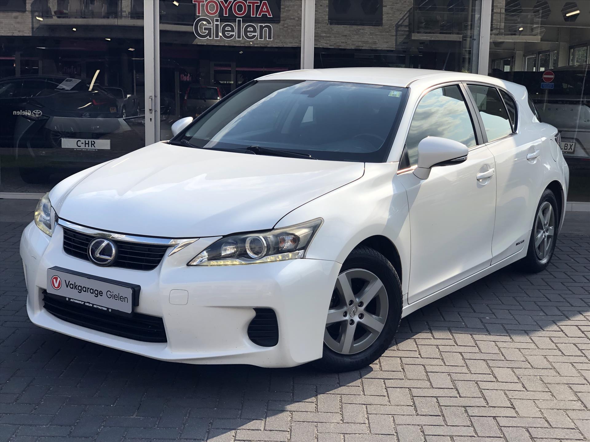 Lexus CT 200h Hybrid | Cruise control, Trekhaak, Lichtsensor, Lichtmetalen velgen, Climate control 46644938-1.jpg | Autobedrijf Gielen