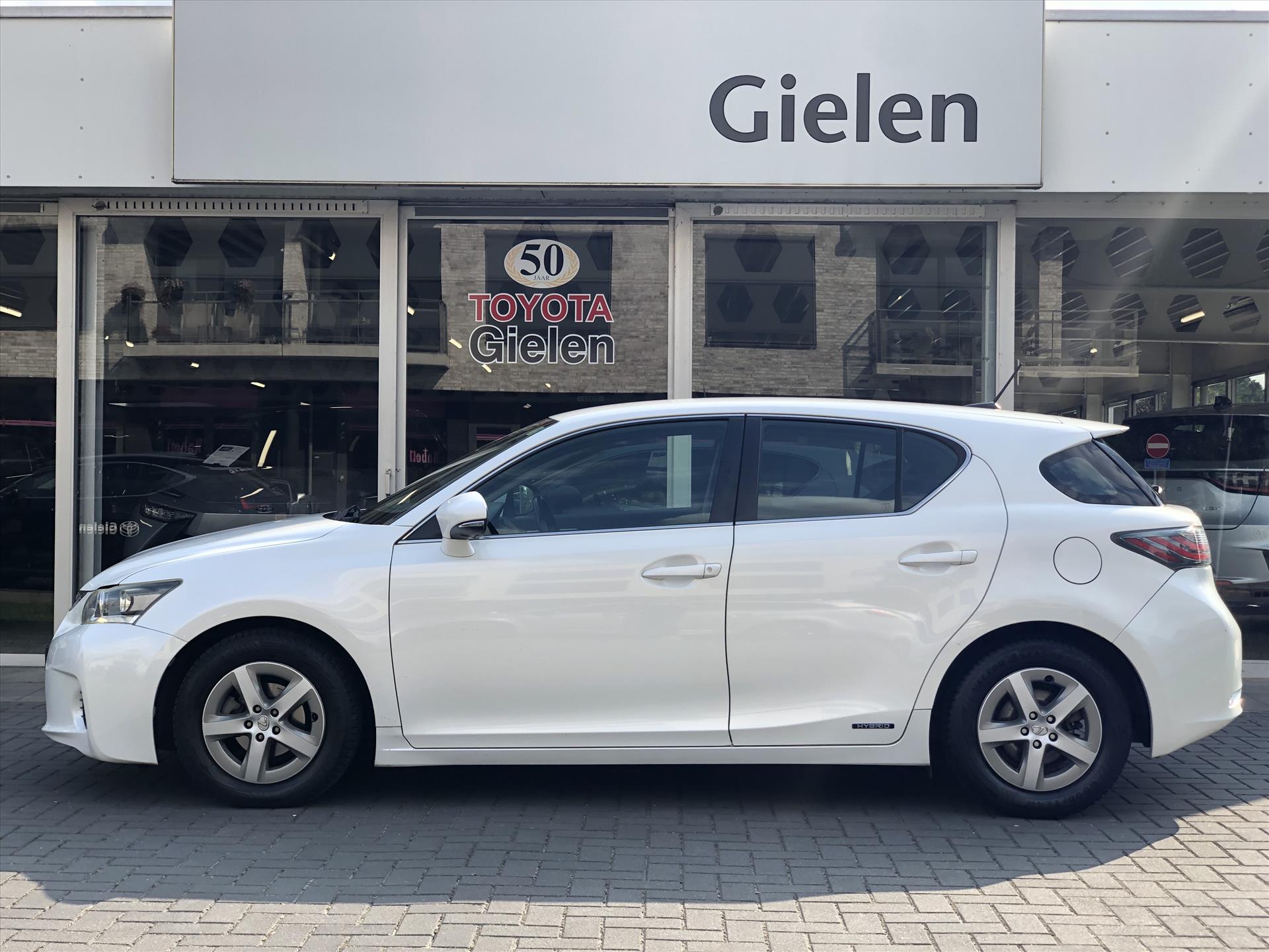 Lexus CT 200h Hybrid | Cruise control, Trekhaak, Lichtsensor, Lichtmetalen velgen, Climate control 46644938-2.jpg | Autobedrijf Gielen