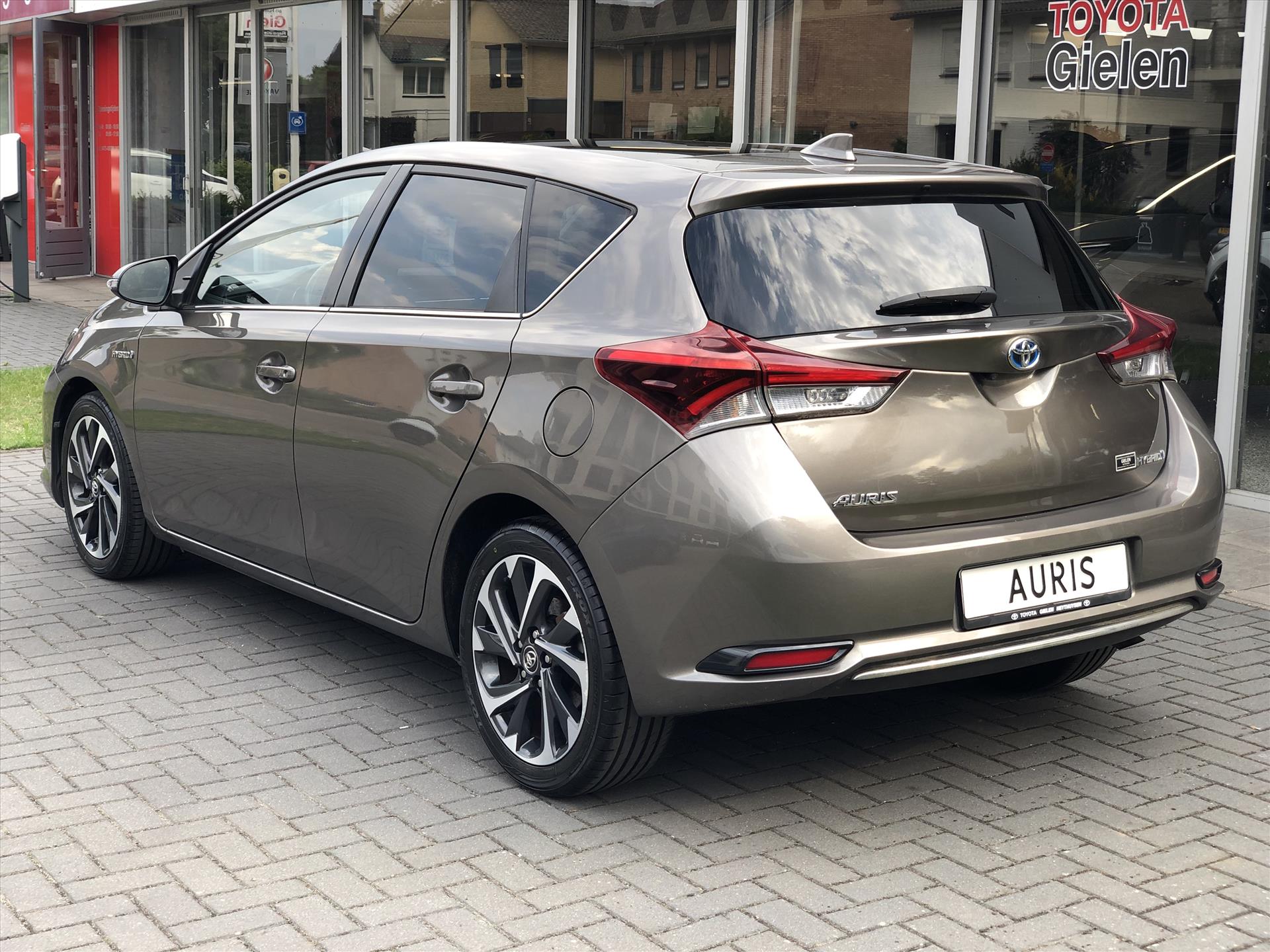 Toyota Auris 1.8 Hybrid Lease | Panoramdak, Navigatie, Licht + Regensensor, 17inch, Privacy glass, Bluetooth, Parkeercamera 46645045-3.jpg | Autobedrijf Gielen