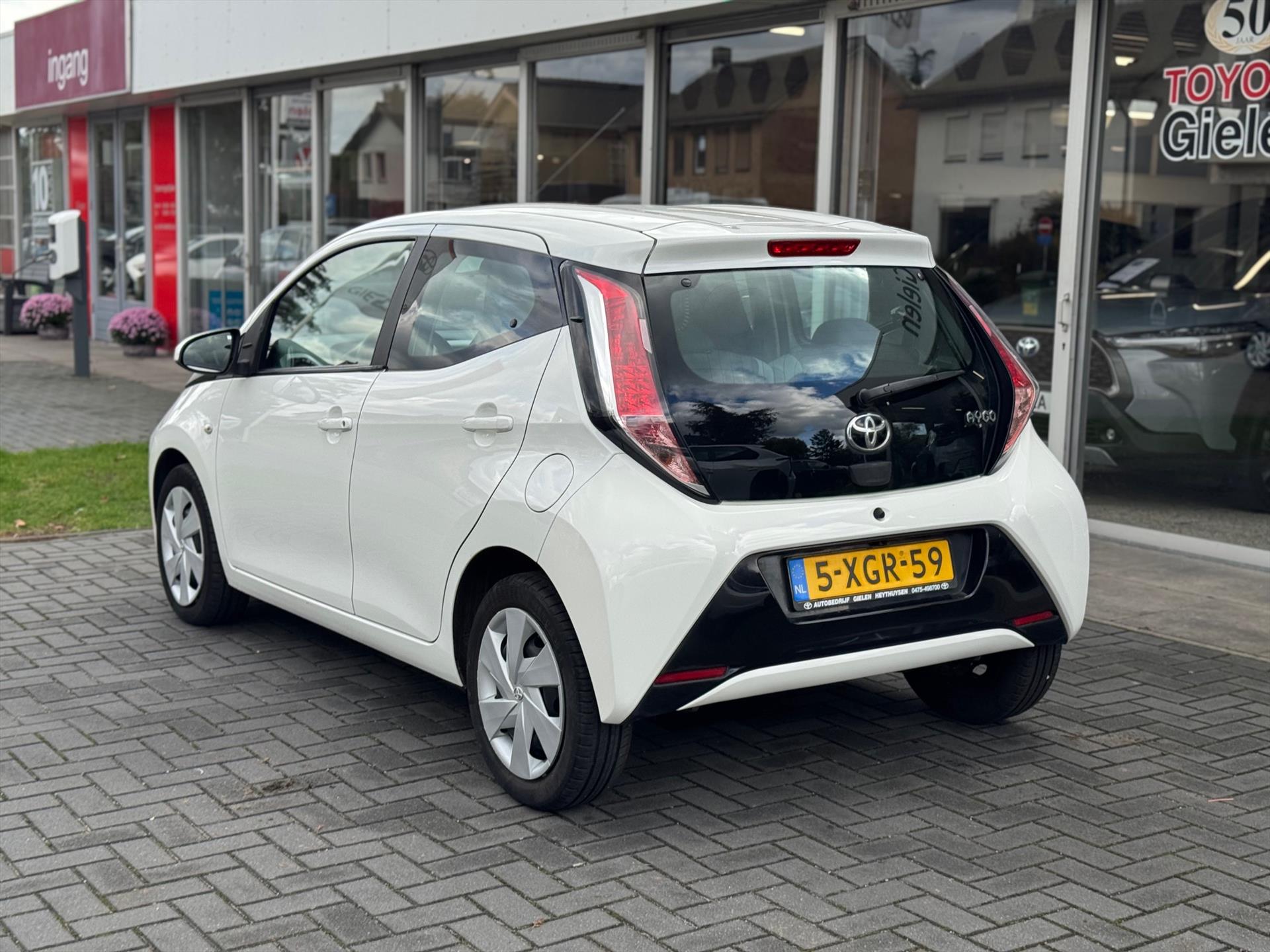 Toyota Aygo 1.0 VVT-i 5D x-play | Eerste eigenaar, Parkeercamera, Bluetooth, Stuurbediening, Nieuw geleverd & onderhouden 46654858-2.jpg | Autobedrijf Gielen