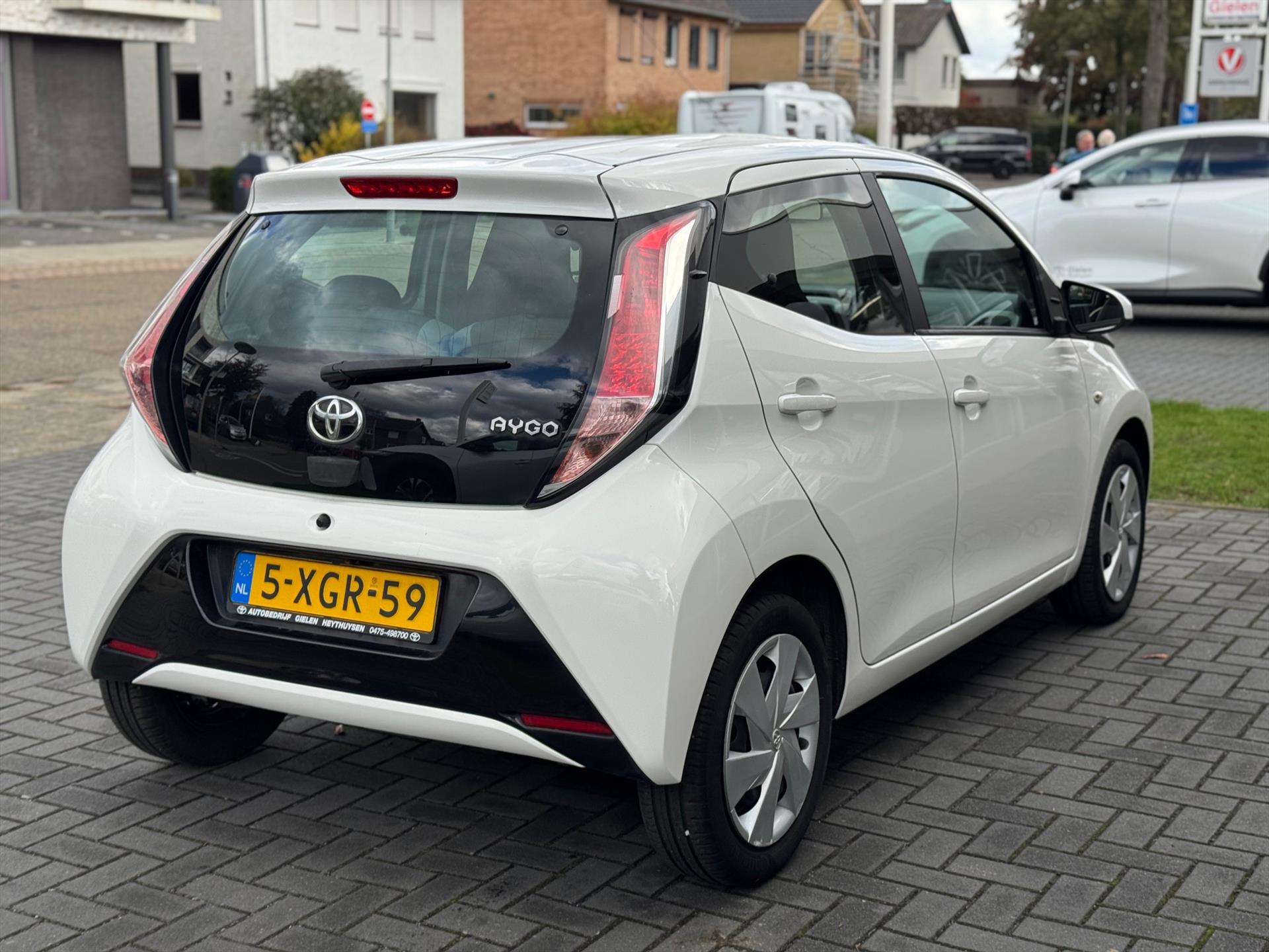 Toyota Aygo 1.0 VVT-i 5D x-play | Eerste eigenaar, Parkeercamera, Bluetooth, Stuurbediening, Nieuw geleverd & onderhouden 46654858-3.jpg | Autobedrijf Gielen