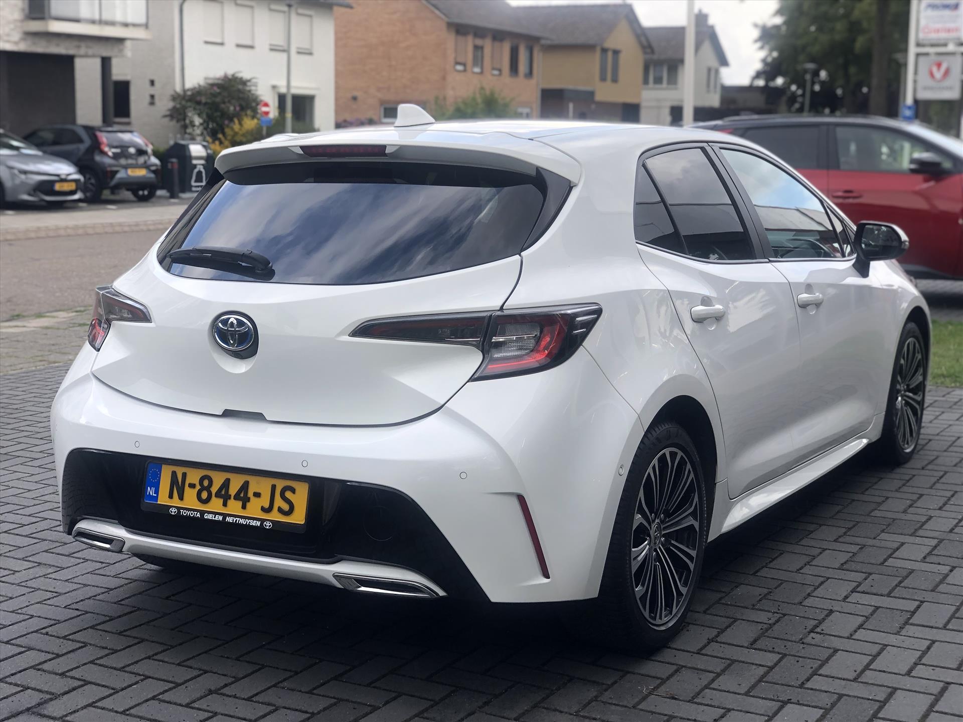 Toyota Corolla 2.0 Hybrid First Edition Plus | Dodehoekherkenning, Parkeersensoren, Stoel + Stuurverwarming, 17 inch, Weinig KM! 46690270-2.jpg | Autobedrijf Gielen