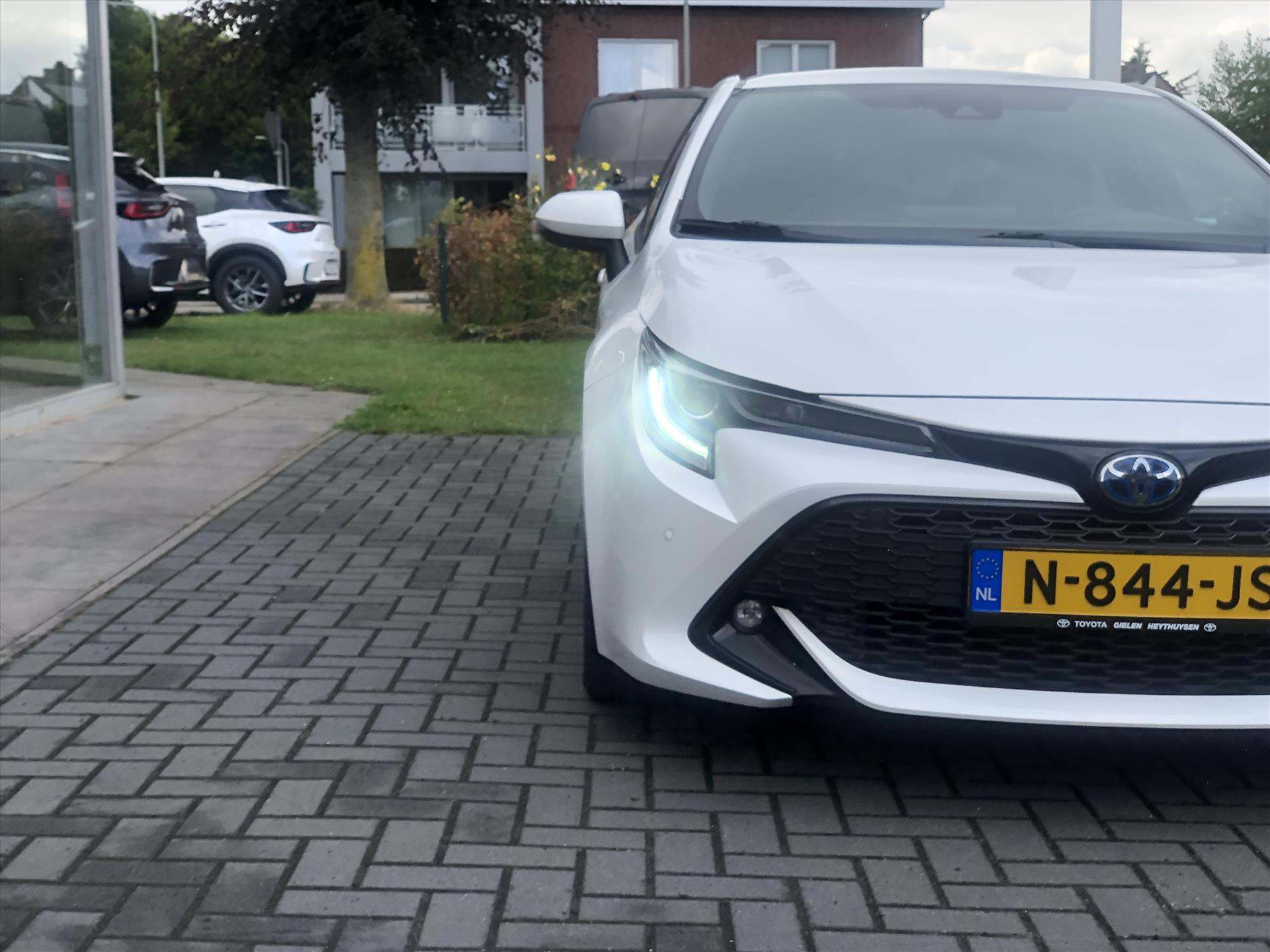 Toyota Corolla 2.0 Hybrid First Edition Plus | Dodehoekherkenning, Parkeersensoren, Stoel + Stuurverwarming, 17 inch, Weinig KM! 46690270-4.jpg | Autobedrijf Gielen