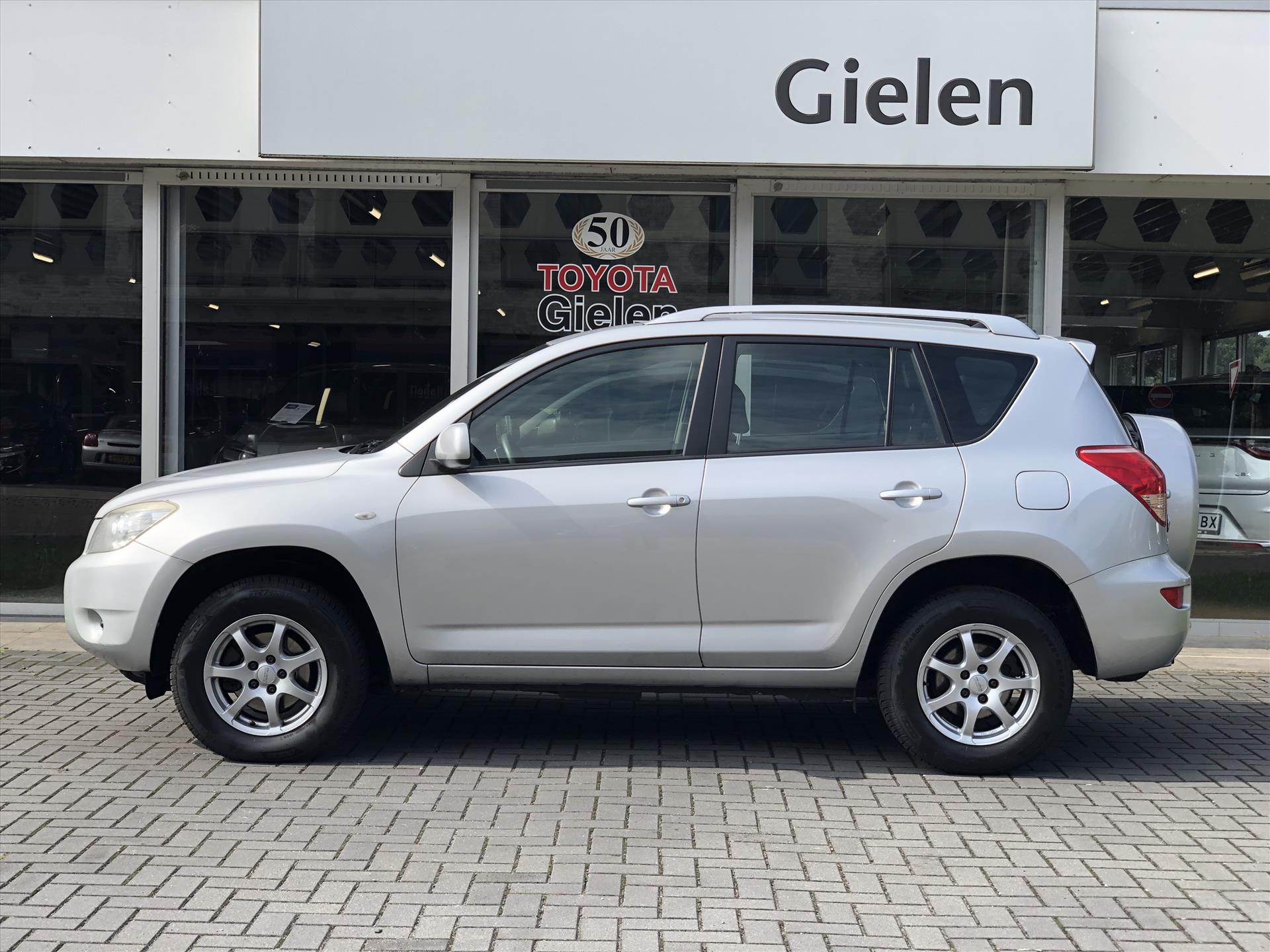 Toyota RAV4 2.0 VVT-I | Navigatie, Parkeercamera, Centrale deurvergrendeling, Groot scherm 46697548-1.jpg | Autobedrijf Gielen