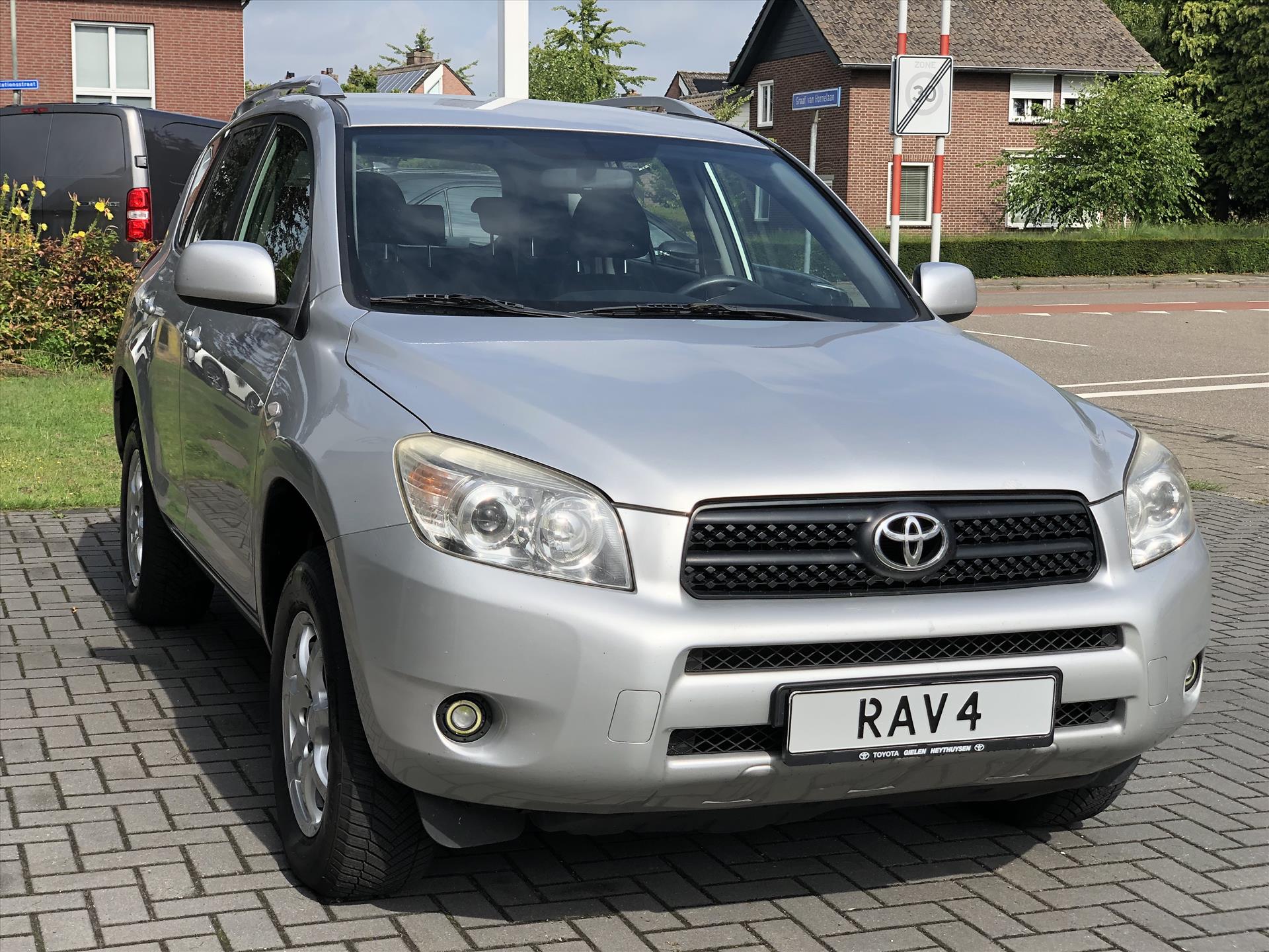 Toyota RAV4 2.0 VVT-I | Navigatie, Parkeercamera, Centrale deurvergrendeling, Groot scherm 46697548-3.jpg | Autobedrijf Gielen