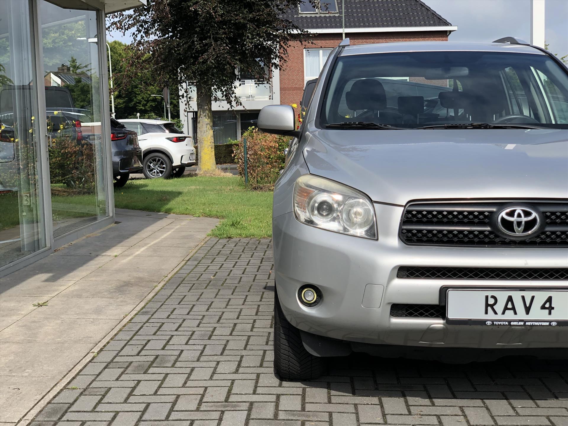 Toyota RAV4 2.0 VVT-I | Navigatie, Parkeercamera, Centrale deurvergrendeling, Groot scherm 46697548-4.jpg | Autobedrijf Gielen
