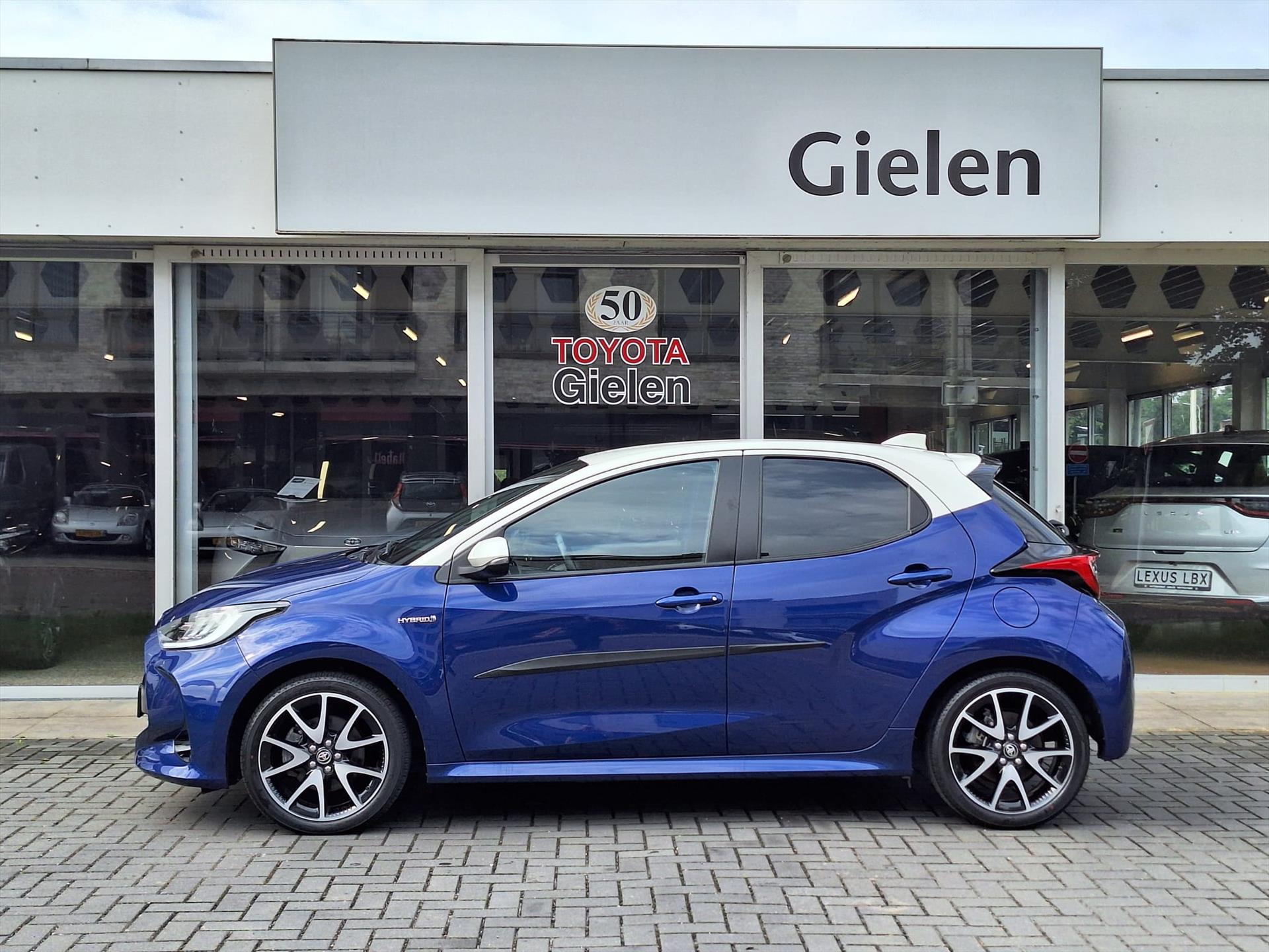 Toyota Yaris 1.5 Hybrid Style Bi-Tone | 17 inch, Stoelverwarming, Half Leer, Keyless, Privcay Glass, Apple CarPlay/Android auto 46730402-2.jpg | Autobedrijf Gielen