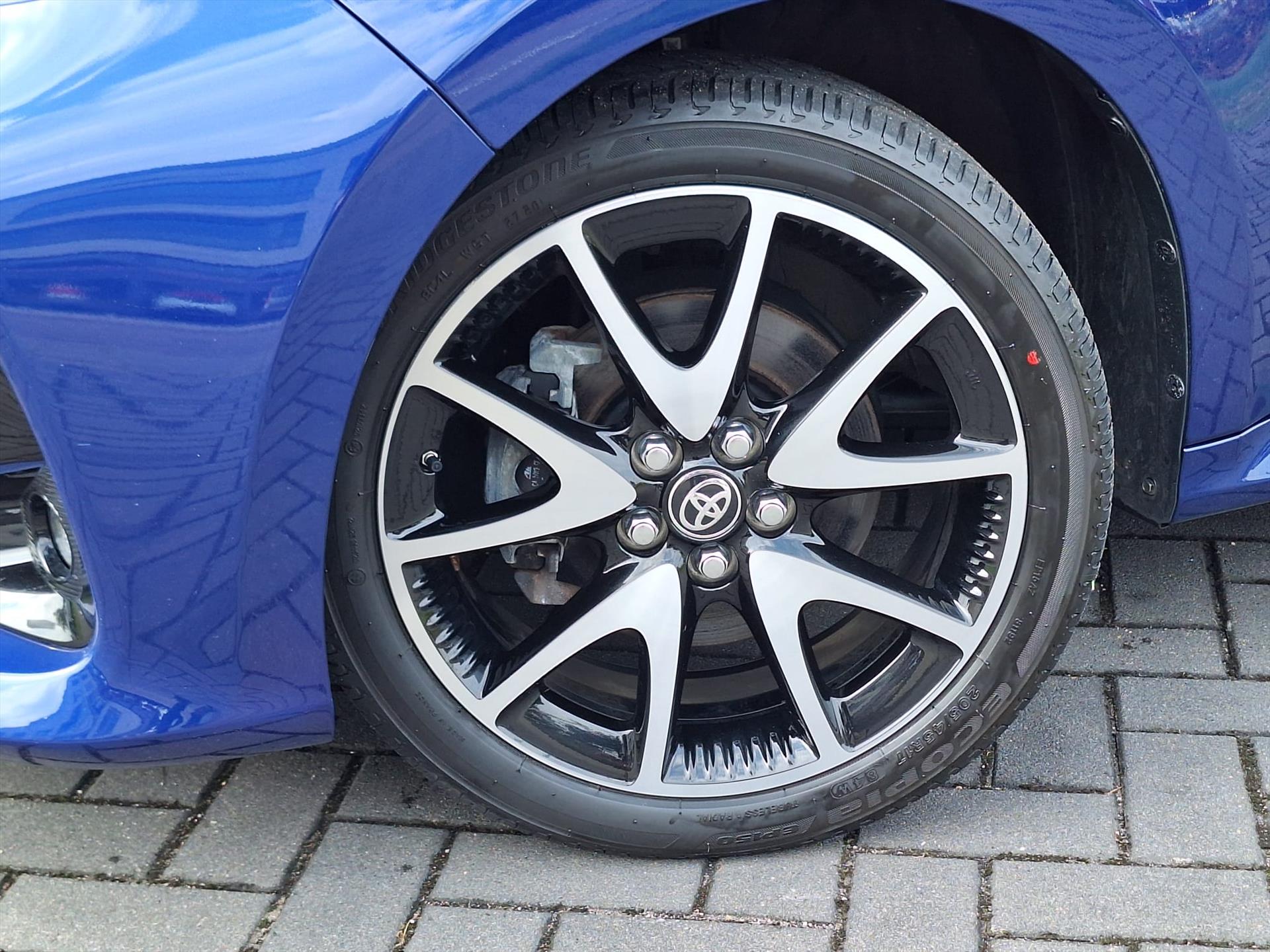 Toyota Yaris 1.5 Hybrid Style Bi-Tone | 17 inch, Stoelverwarming, Half Leer, Keyless, Privcay Glass, Apple CarPlay/Android auto 46730402-3.jpg | Autobedrijf Gielen
