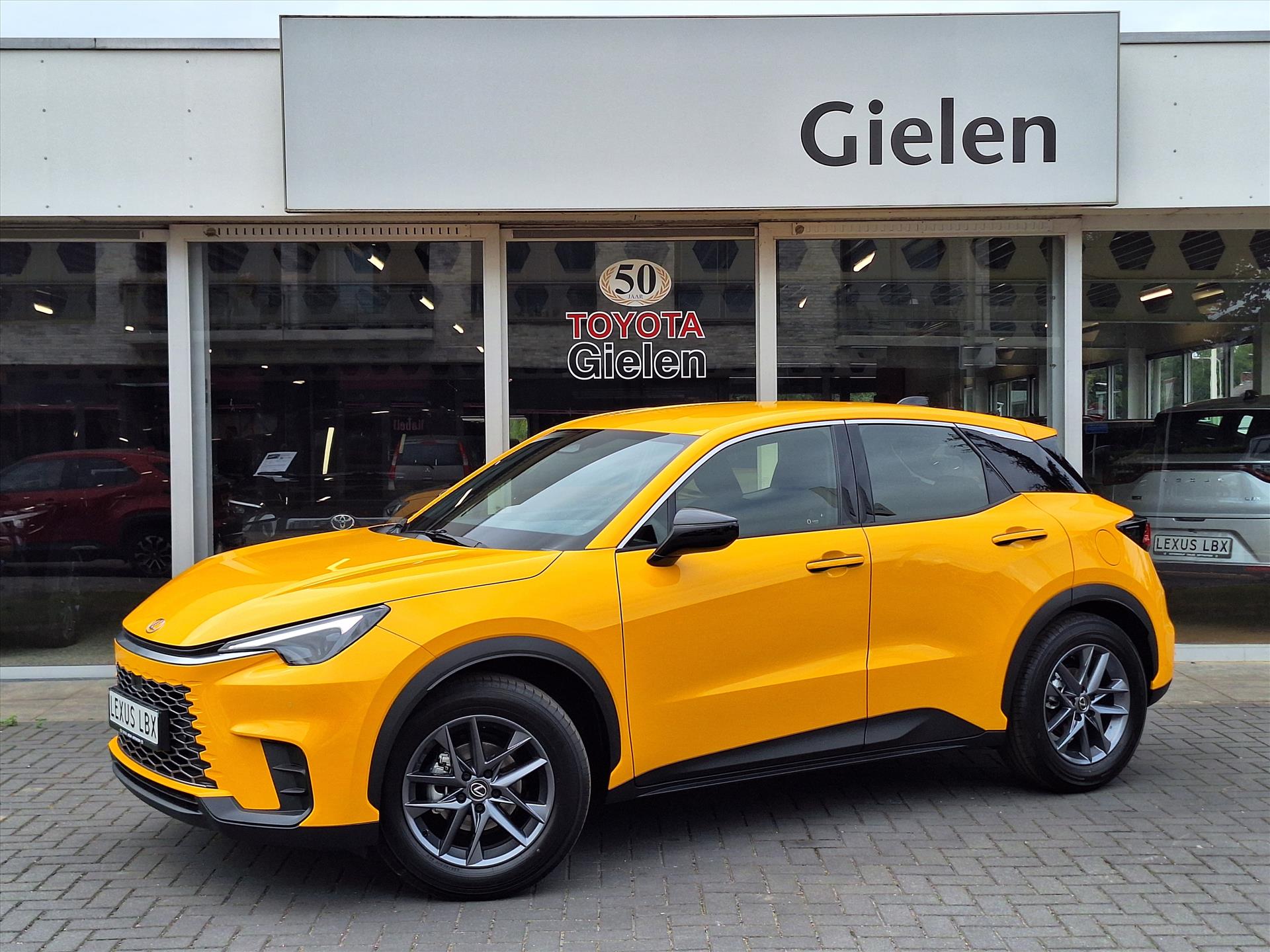 Lexus LBX 1.5 Comfort & Safety Pack | Dodehoekherkenning, Parkeersensoren, Keyless, Stoelverwarming 46767660-0.jpg | Autobedrijf Gielen