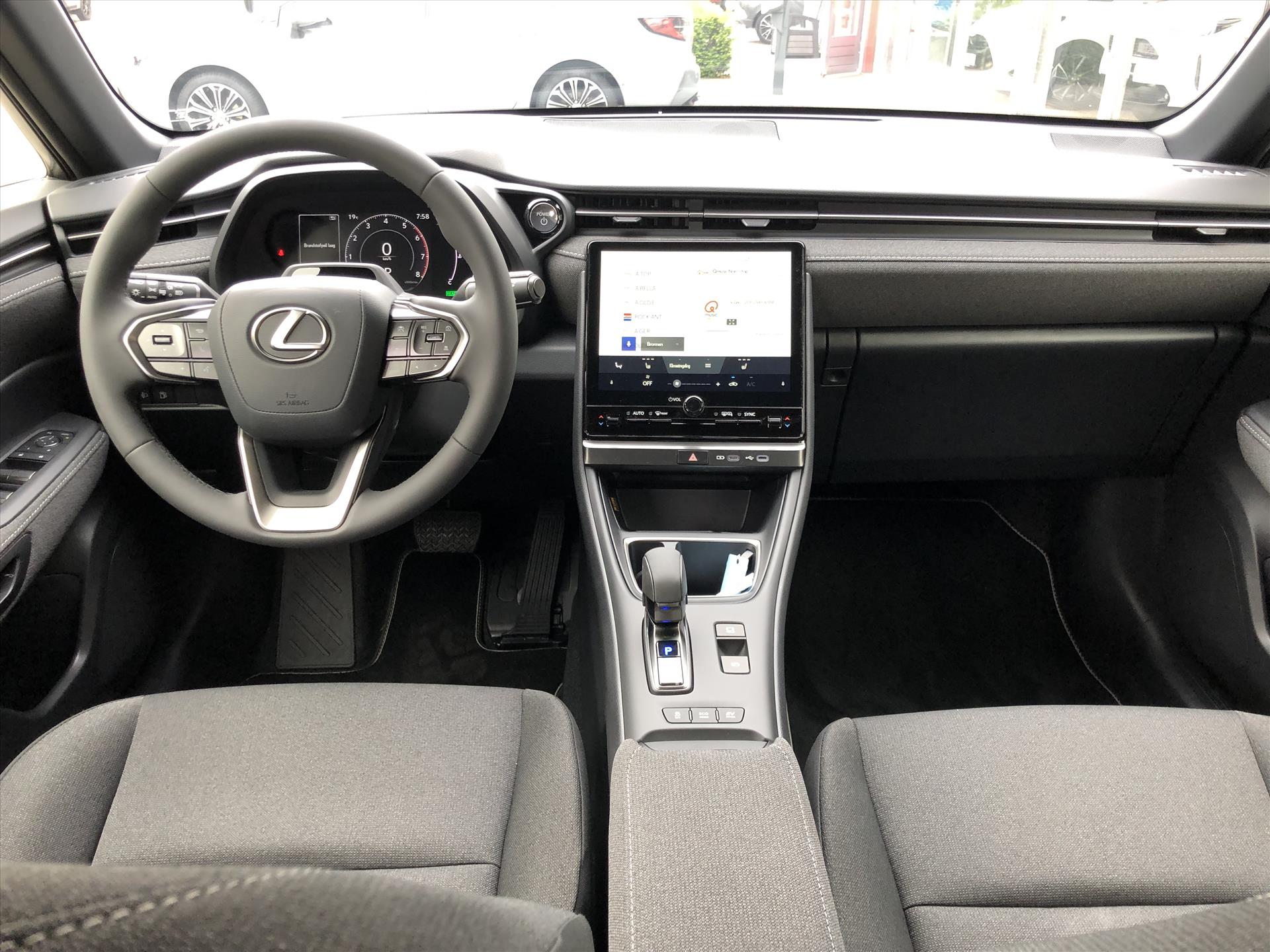 Lexus LBX 1.5 Comfort & Safety Pack | Dodehoekherkenning, Parkeersensoren, Keyless, Stoelverwarming 46767660-1.jpg | Autobedrijf Gielen