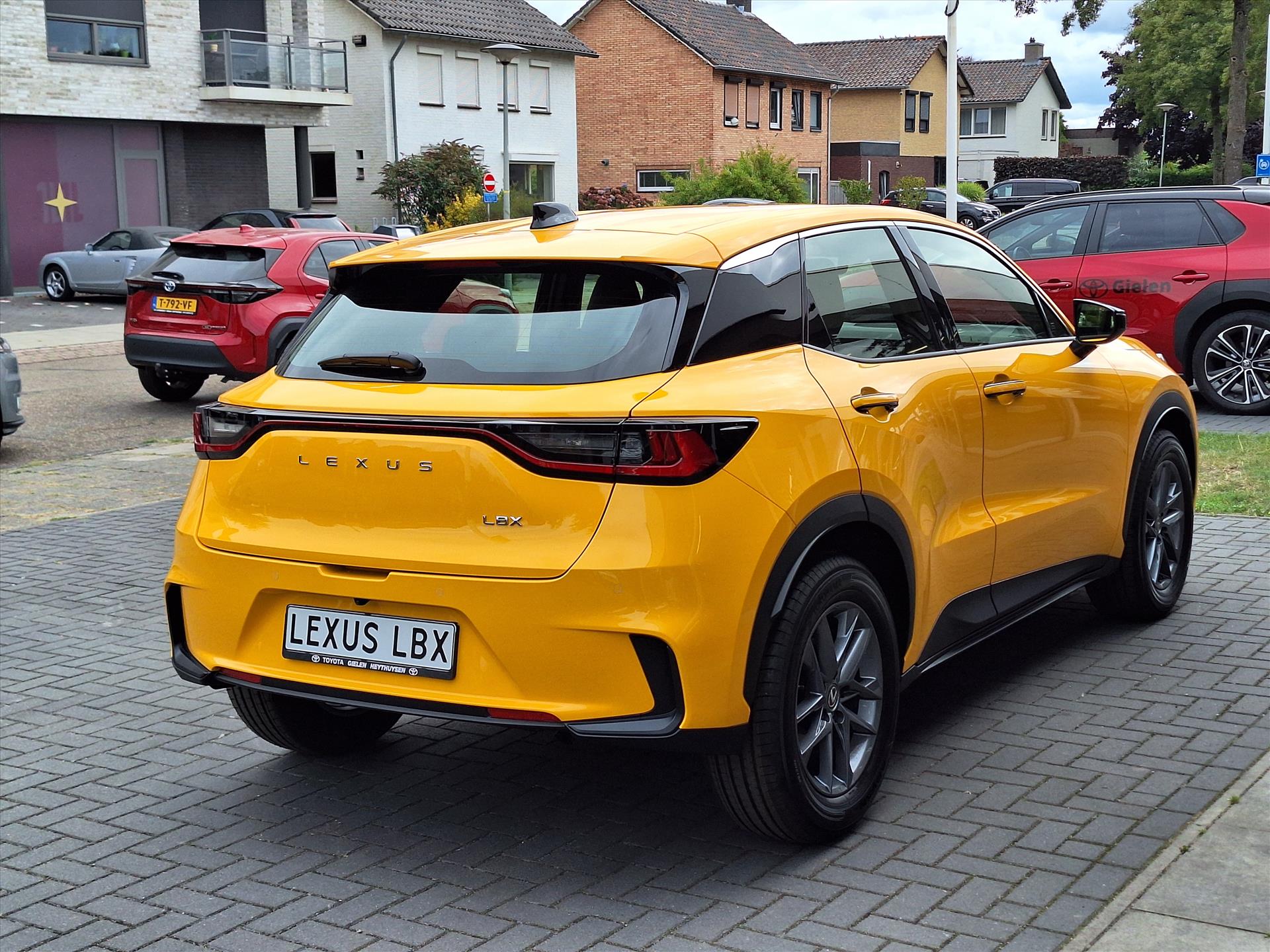 Lexus LBX 1.5 Comfort & Safety Pack | Dodehoekherkenning, Parkeersensoren, Keyless, Stoelverwarming 46767660-1.jpg | Autobedrijf Gielen