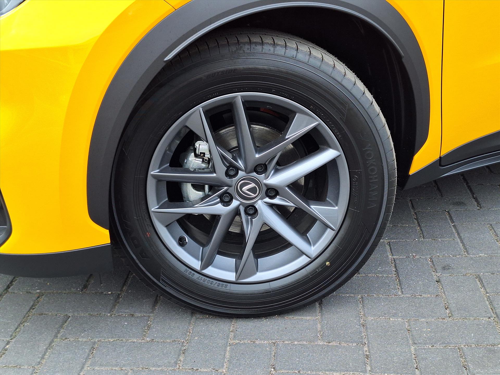 Lexus LBX 1.5 Comfort & Safety Pack | Dodehoekherkenning, Parkeersensoren, Keyless, Stoelverwarming 46767660-3.jpg | Autobedrijf Gielen