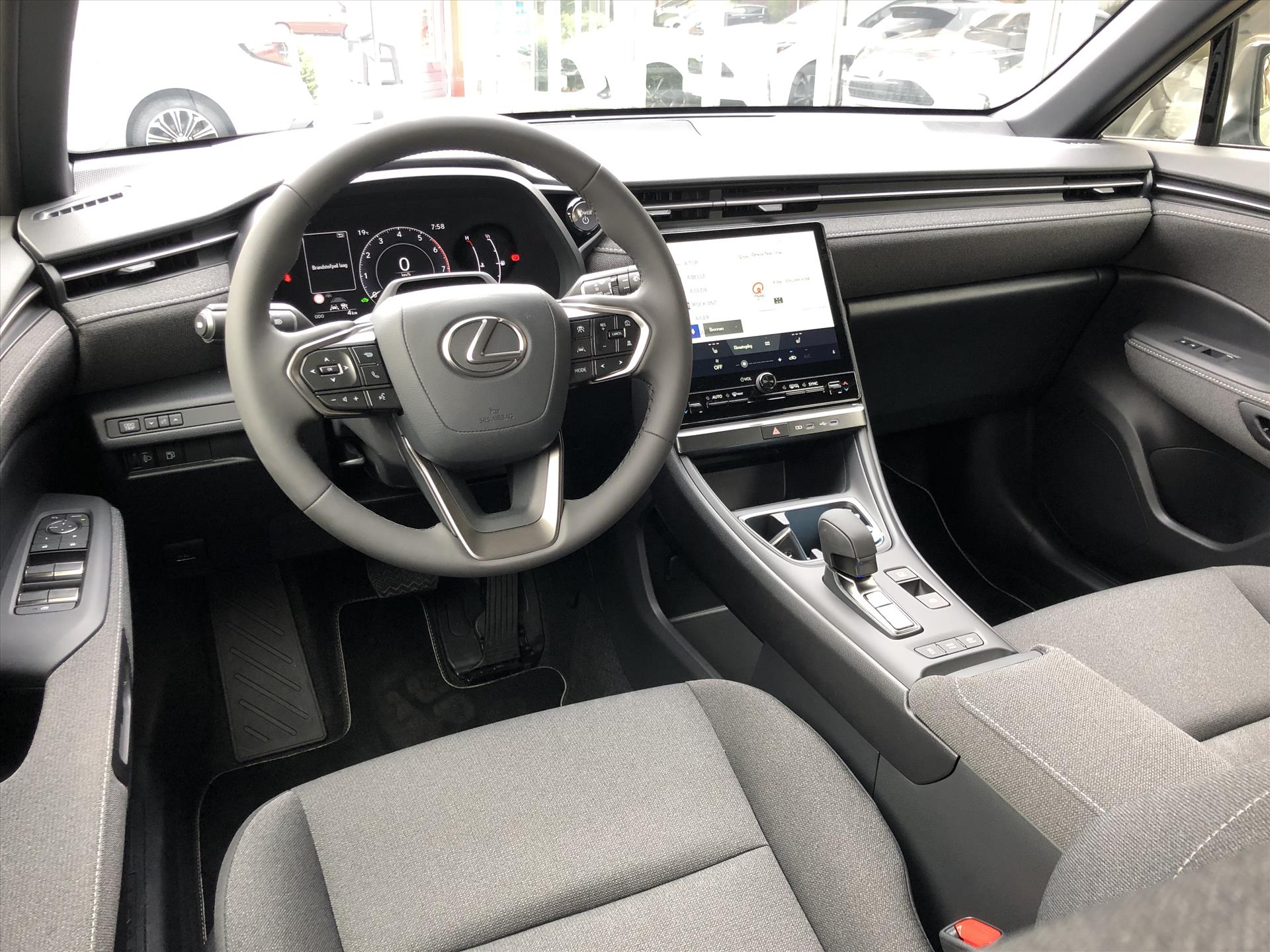 Lexus LBX 1.5 Comfort & Safety Pack | Dodehoekherkenning, Parkeersensoren, Keyless, Stoelverwarming 46767660-4.jpg | Autobedrijf Gielen