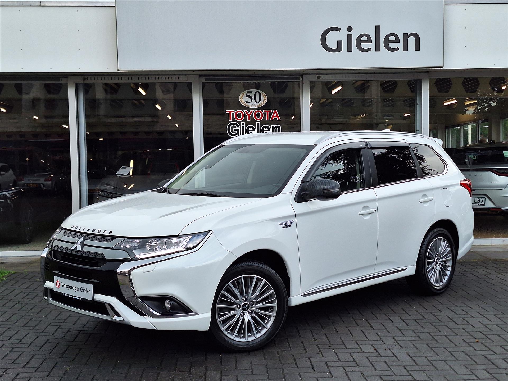 Mitsubishi Outlander 2.4 PHEV 4WD Intense | Leder, Navigatie, Stoelverwarming, Trekhaak 46780421-0.jpg | Autobedrijf Gielen