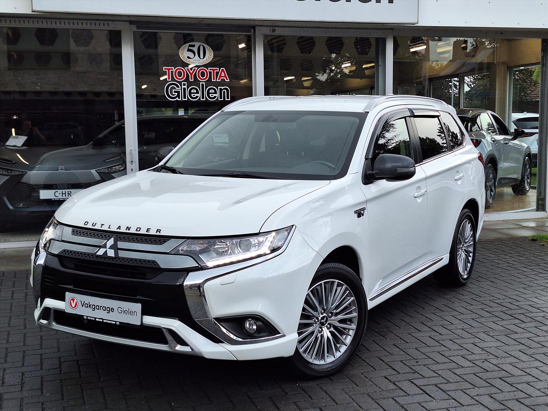 Mitsubishi Outlander 2.4 PHEV 4WD Intense | Leder, Navigatie, Stoelverwarming, Trekhaak 46780421-1.jpg | Autobedrijf Gielen