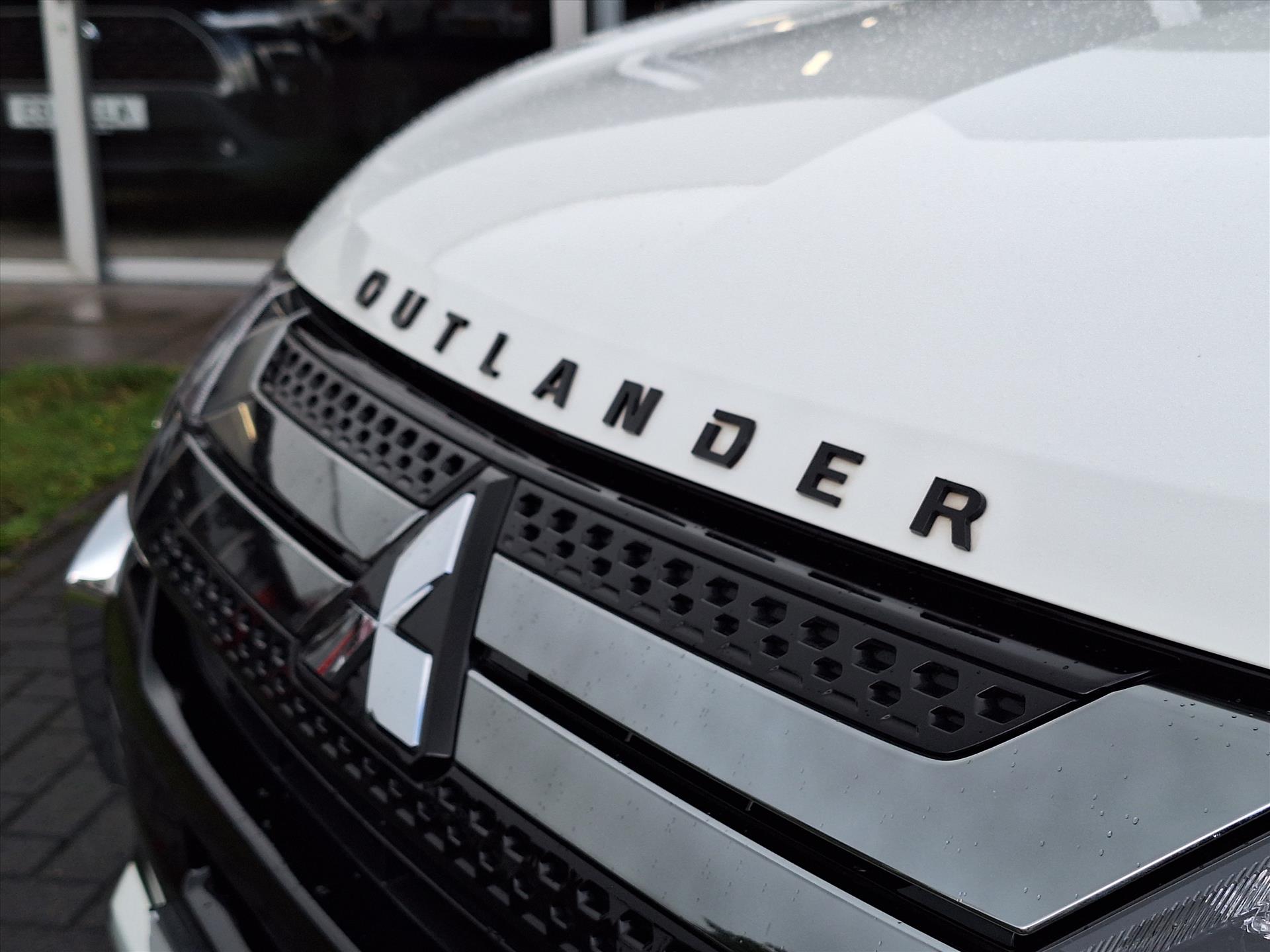 Mitsubishi Outlander 2.4 PHEV 4WD Intense | Leder, Navigatie, Stoelverwarming, Trekhaak 46780421-2.jpg | Autobedrijf Gielen