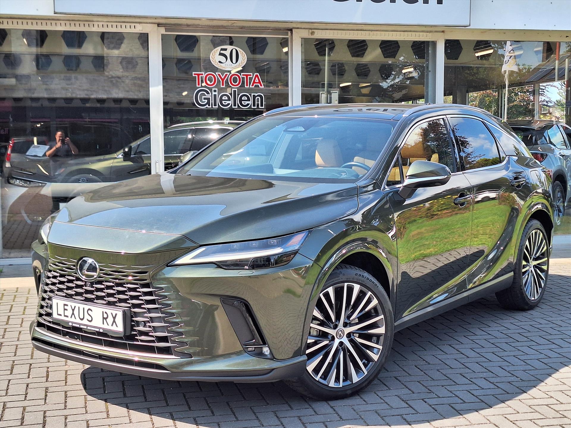 Lexus RX 350h Hybrid AWD Executive Line | Panoramadak, 360 camera, Stoelverwarming + Koeling voor en achter 46799488-1.jpg | Autobedrijf Gielen