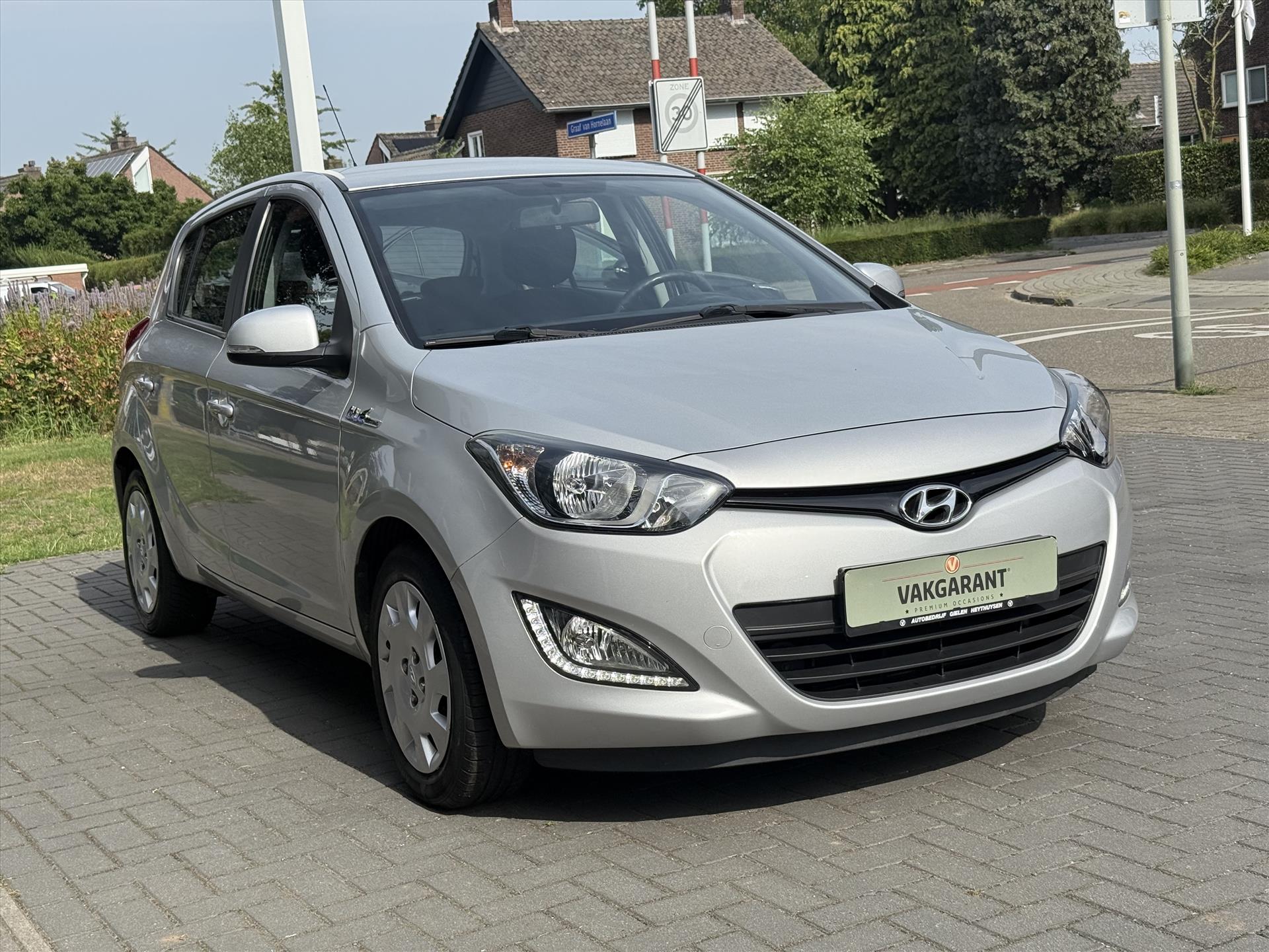 Hyundai i20 1.2i 85PK 5D i-Motion | Trekhaak, Airconditioning, Stuurbediening, Centrale deurvergrendeling, Elektrische ramen 46823495-4.jpg | Autobedrijf Gielen