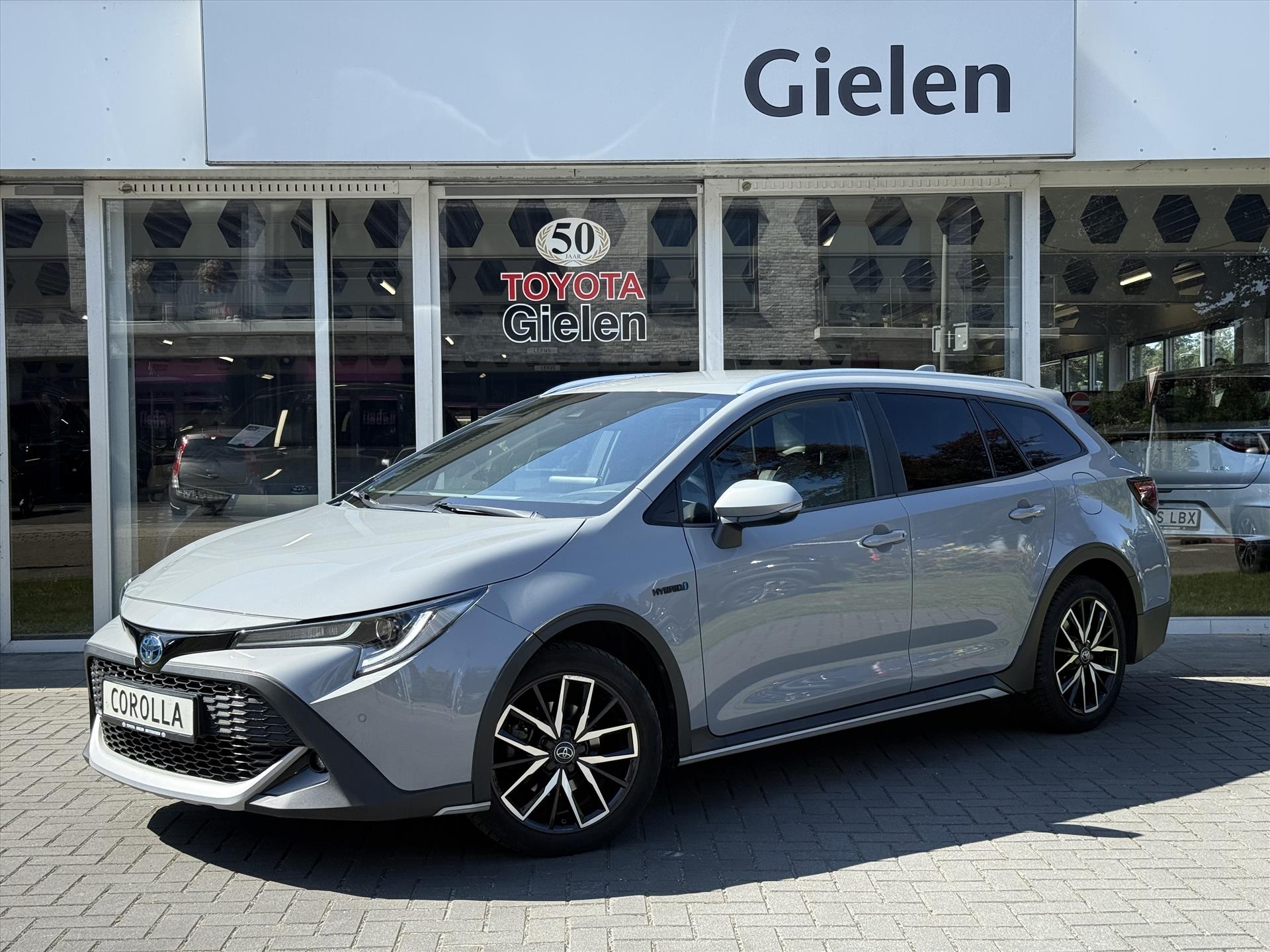 Toyota Corolla Touring Sports 1.8 Hybrid TREK | Parkeersensoren, Navigatie, Apple CarPlay/Android Auto, Stoel + Stuurverwarming 46871412-0.jpg | Autobedrijf Gielen