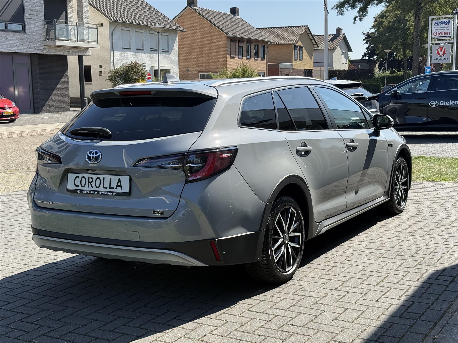 Toyota Corolla Touring Sports 1.8 Hybrid TREK | Parkeersensoren, Navigatie, Apple CarPlay/Android Auto, Stoel + Stuurverwarming 46871412-2.jpg | Autobedrijf Gielen