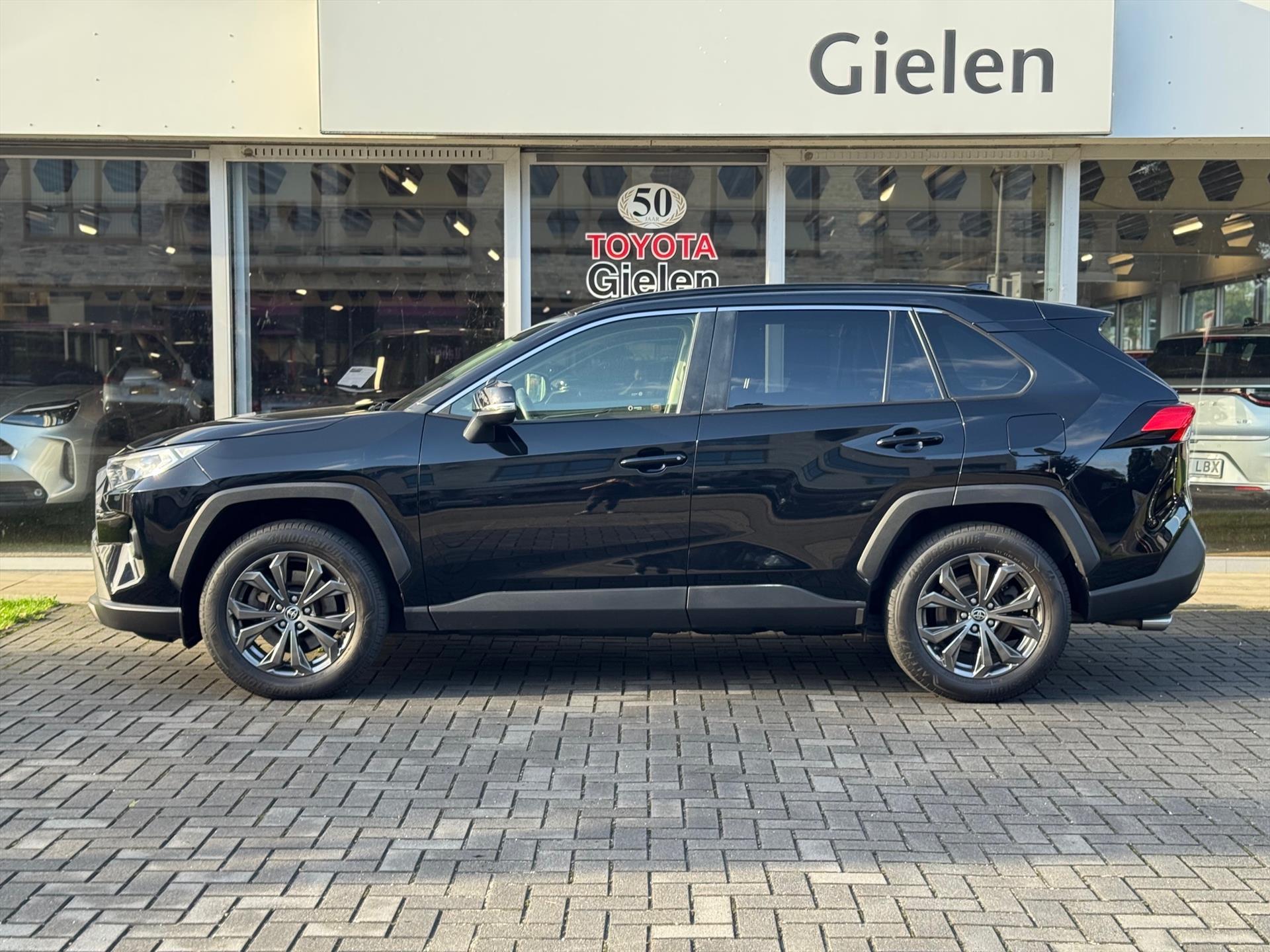 Toyota RAV4 2.5 Hybrid 222pk AWD Dynamic | Navigatie, Stoel + Stuurverwarming, 18 inch, Apple CarPlay/Android Auto, 1.650KG Trekgewicht 46886088-2.jpg | Autobedrijf Gielen
