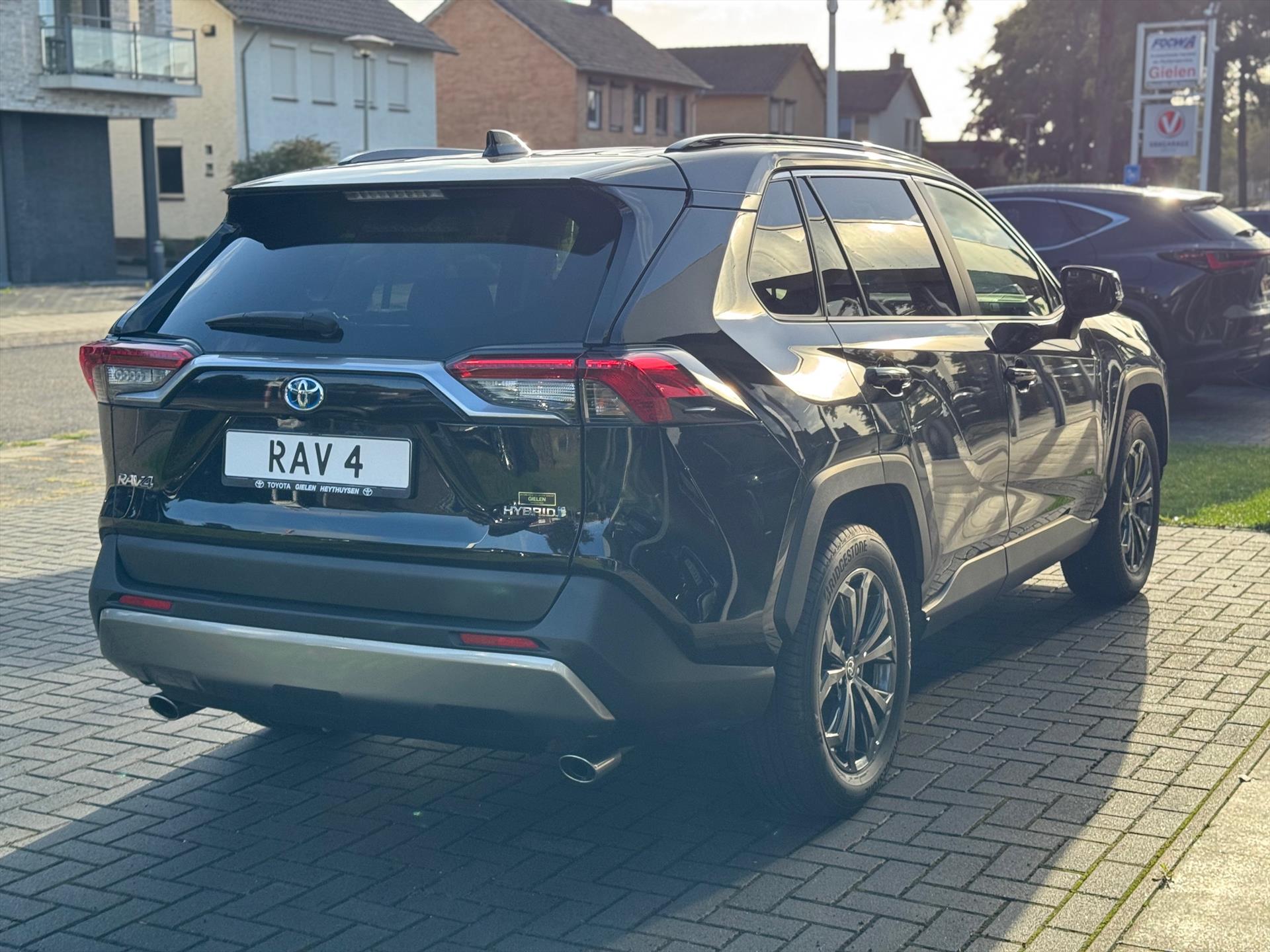 Toyota RAV4 2.5 Hybrid 222pk AWD Dynamic | Navigatie, Stoel + Stuurverwarming, 18 inch, Apple CarPlay/Android Auto, 1.650KG Trekgewicht 46886088-4.jpg | Autobedrijf Gielen