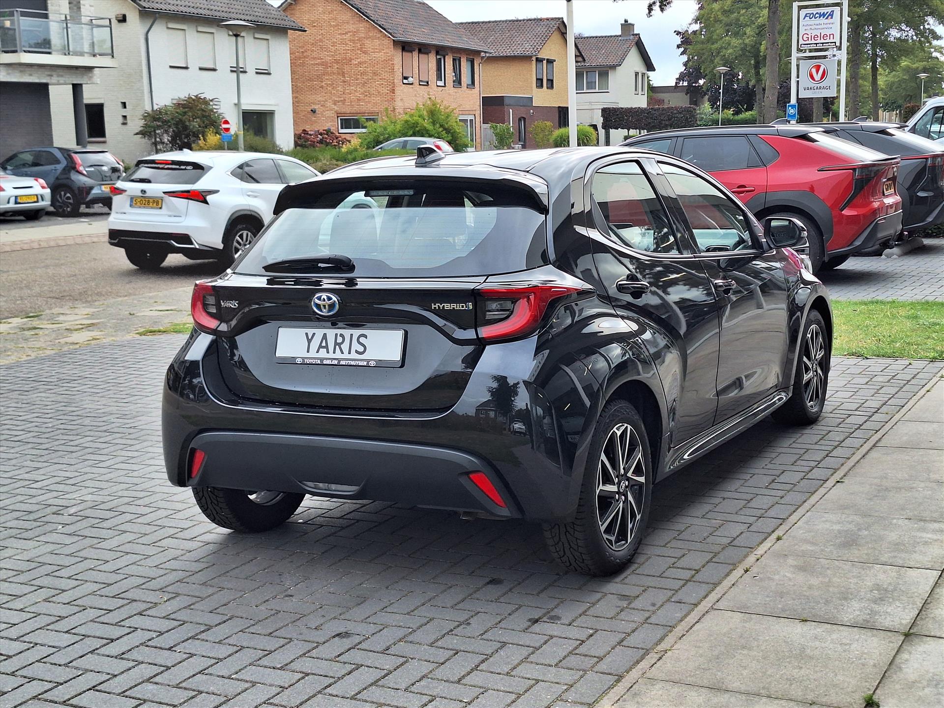 Toyota Yaris 1.5 Hybrid Dynamic | Apple CarPlay/Android Auto, Lichtmetalen velgen, LED, Parkeercamera, Climate control 46941727-2.jpg | Autobedrijf Gielen