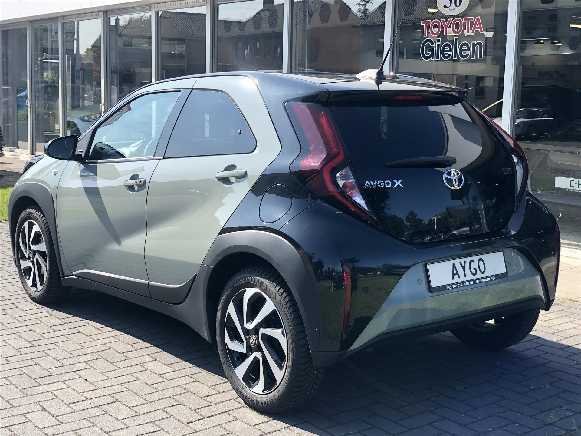 Toyota Aygo X 1.0 VVT-i S-CVT Automaat Pulse Premium | Parkeersensoren, Bi-Tone, Stoelverwarming, Climate control, Keyless, CarPlay 46941961-2.jpg | Autobedrijf Gielen