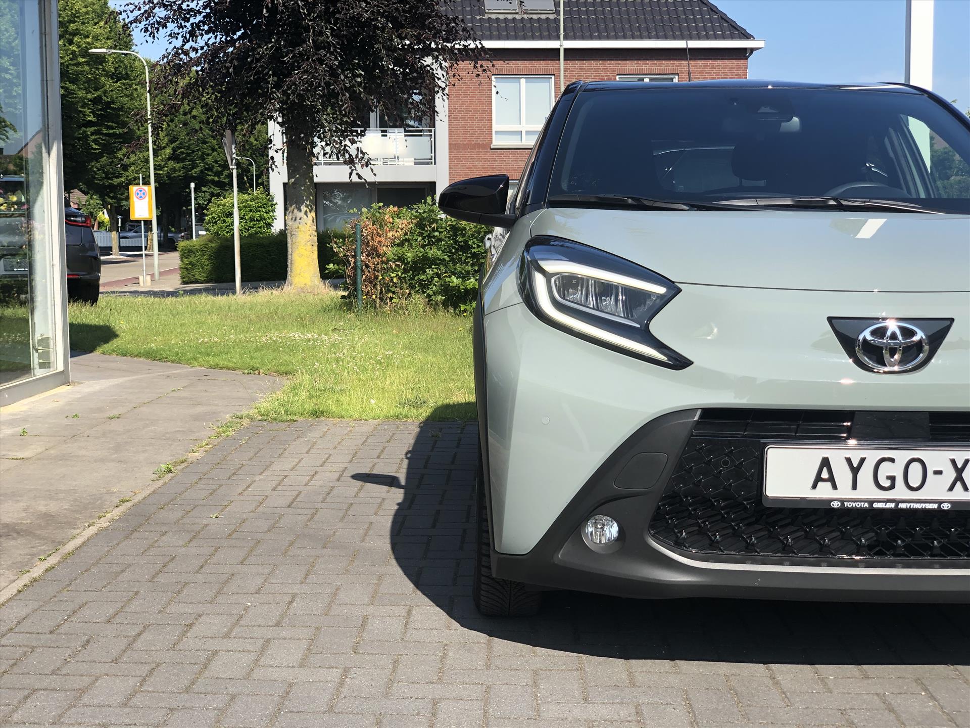 Toyota Aygo X 1.0 VVT-i S-CVT Automaat Pulse Premium | Parkeersensoren, Bi-Tone, Stoelverwarming, Climate control, Keyless, CarPlay 46941961-4.jpg | Autobedrijf Gielen