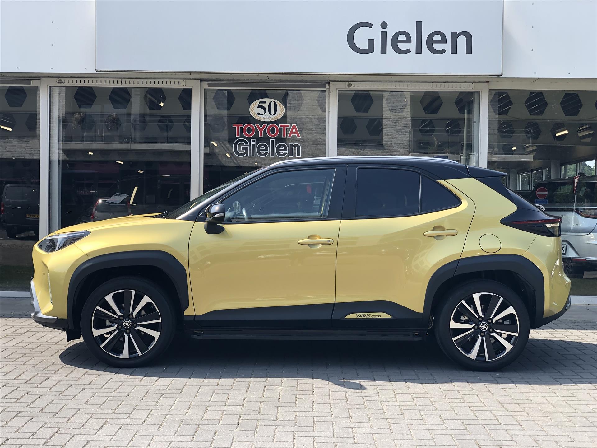 Toyota Yaris Cross 1.5 Hybrid Launch Edition | Trekhaak, Head up display, Leer, Elektrische achterklep, Blind spot, Matrix LED 46954172-2.jpg | Autobedrijf Gielen